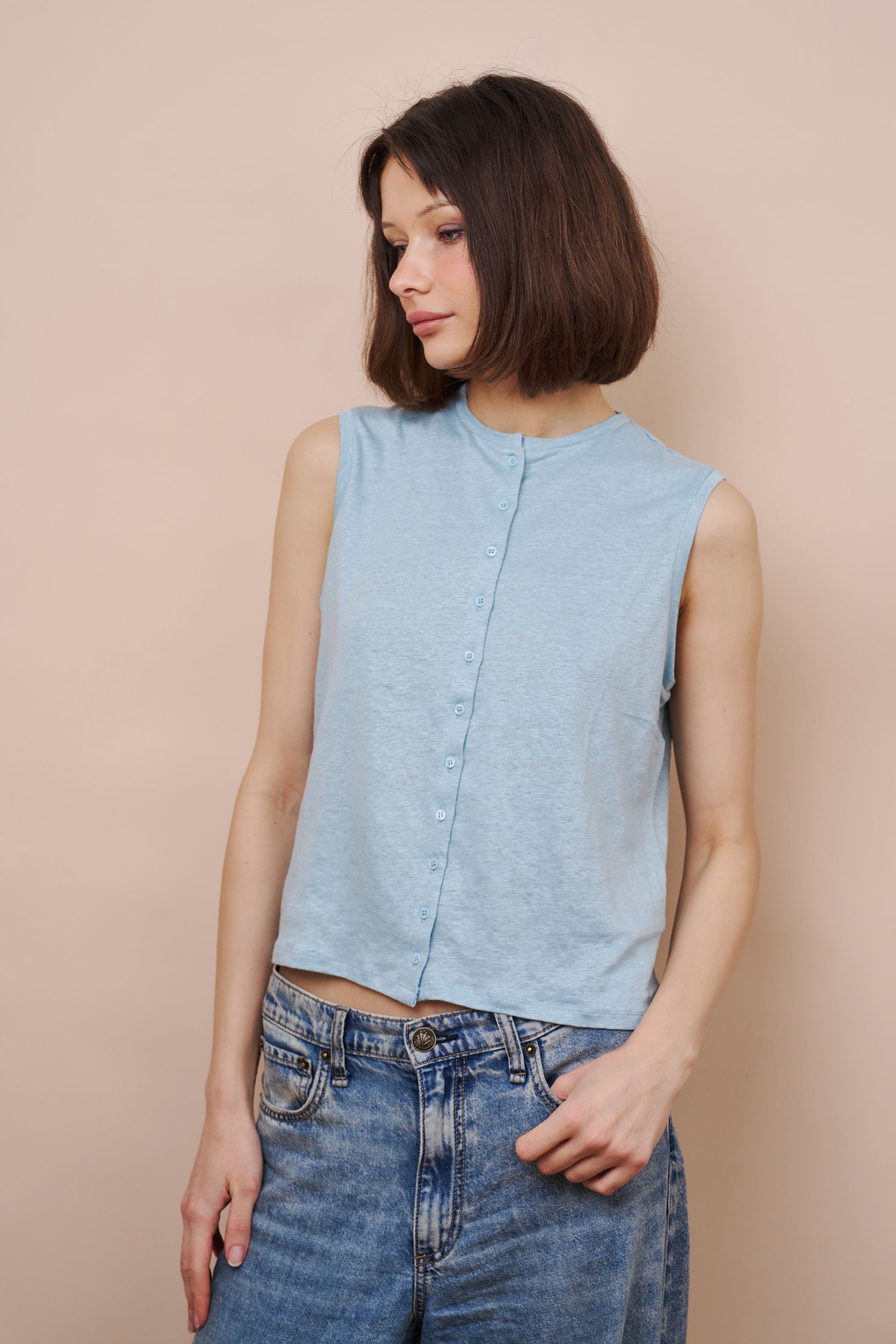 Stretch Linen Button Front Crewneck Tank in Bleu Calanques
