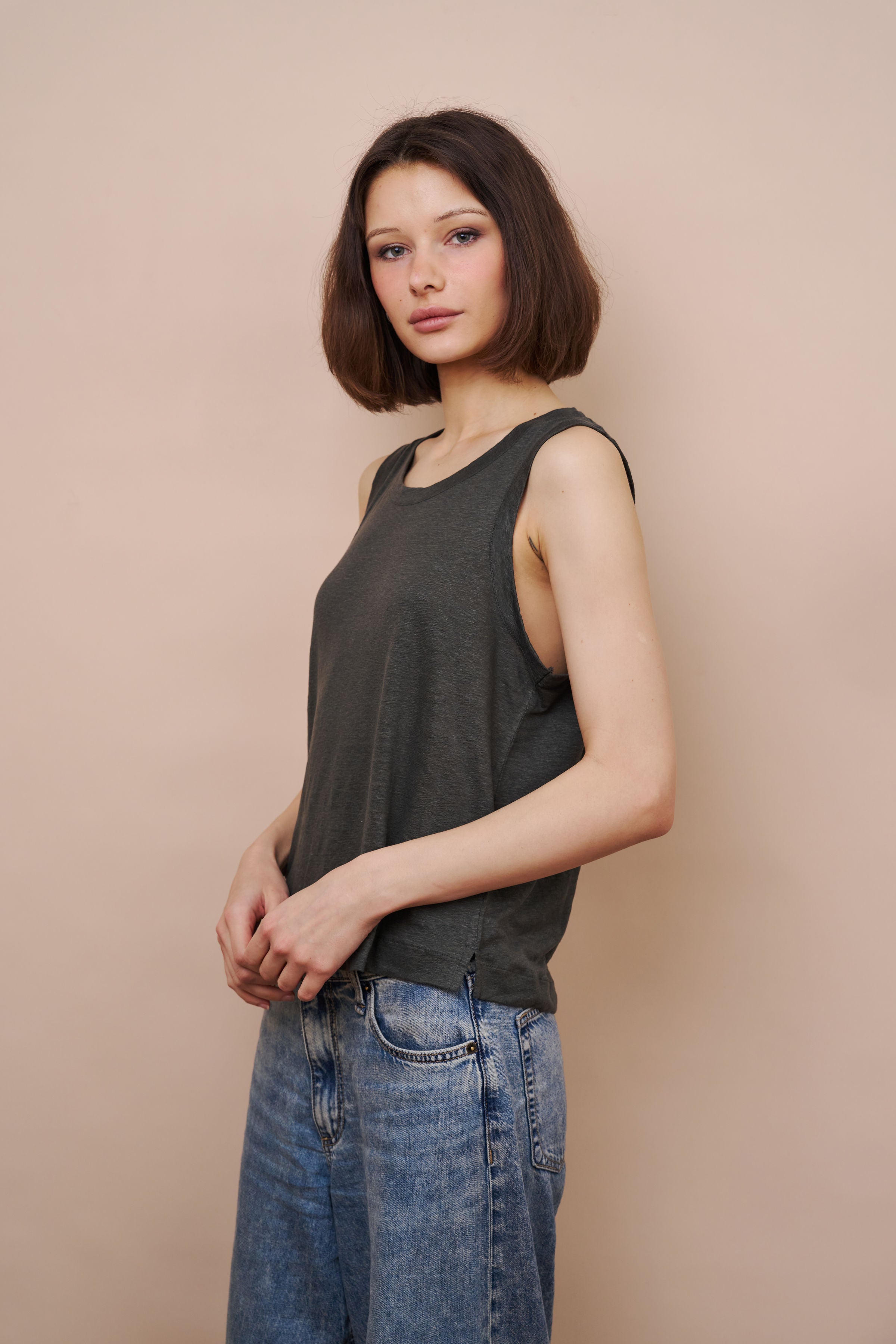 Stretch Linen Crewneck Tank in Elephant