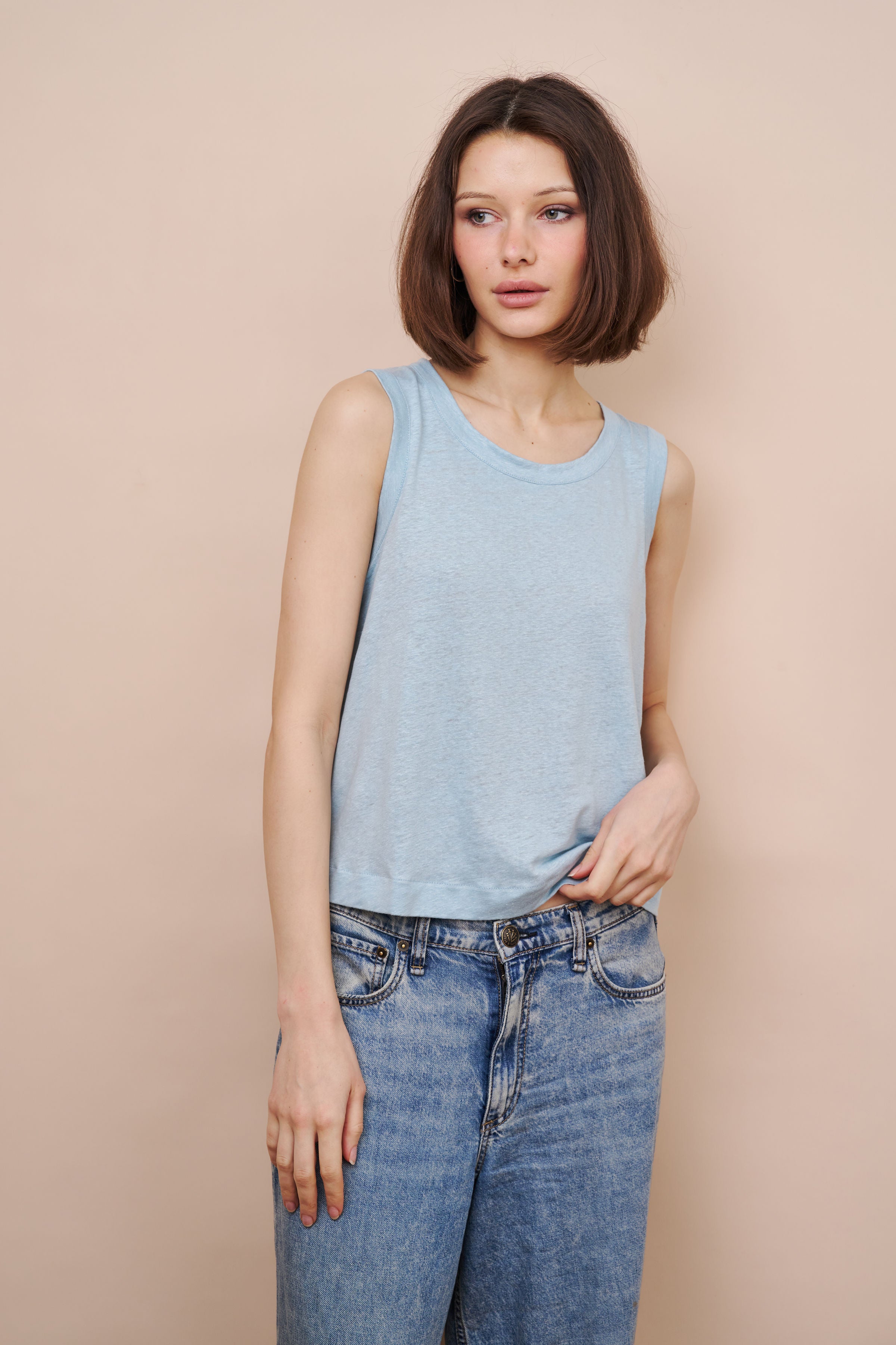Stretch Linen Crewneck Tank in Bleu Calanques