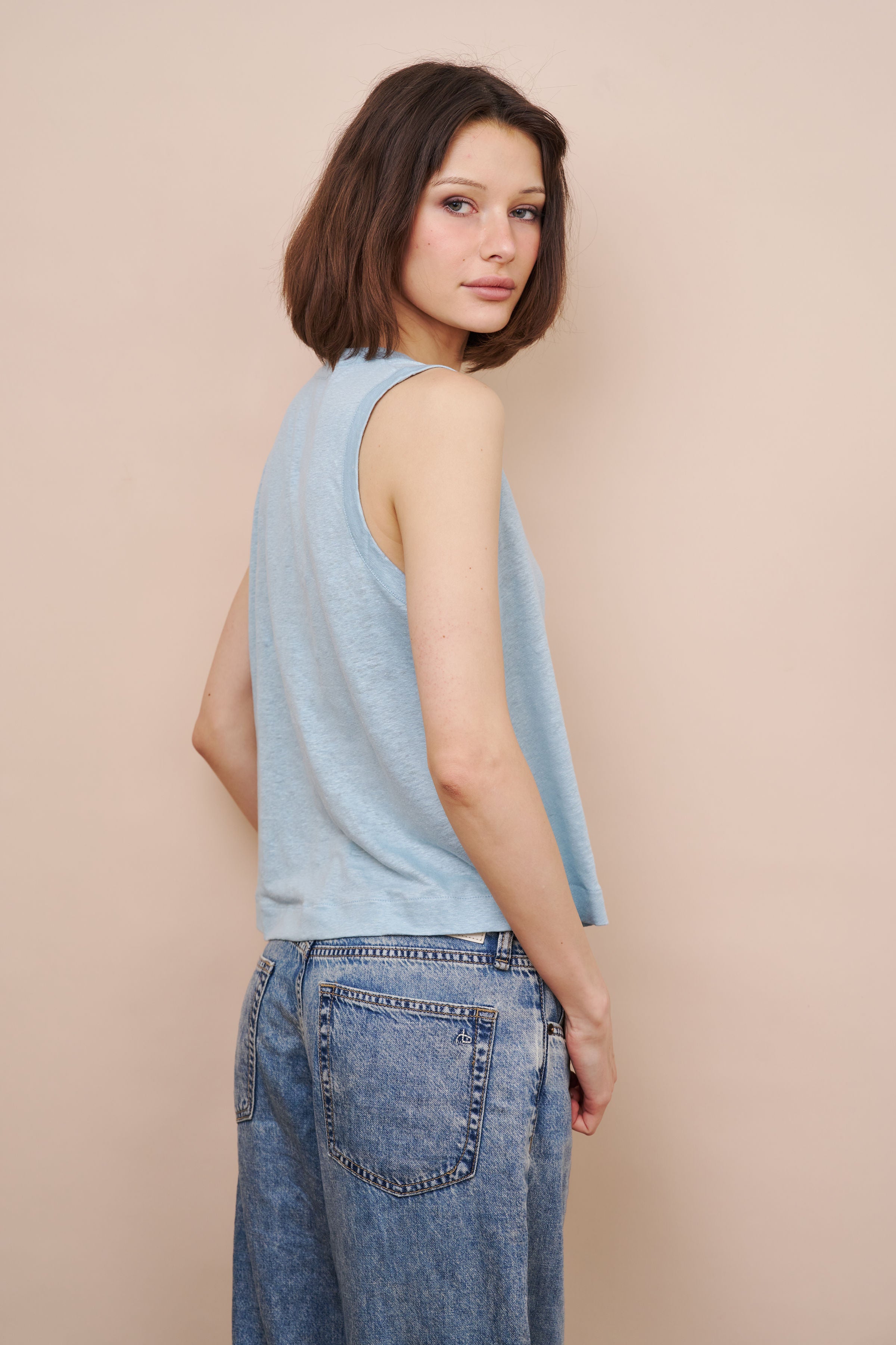Stretch Linen Crewneck Tank in Bleu Calanques