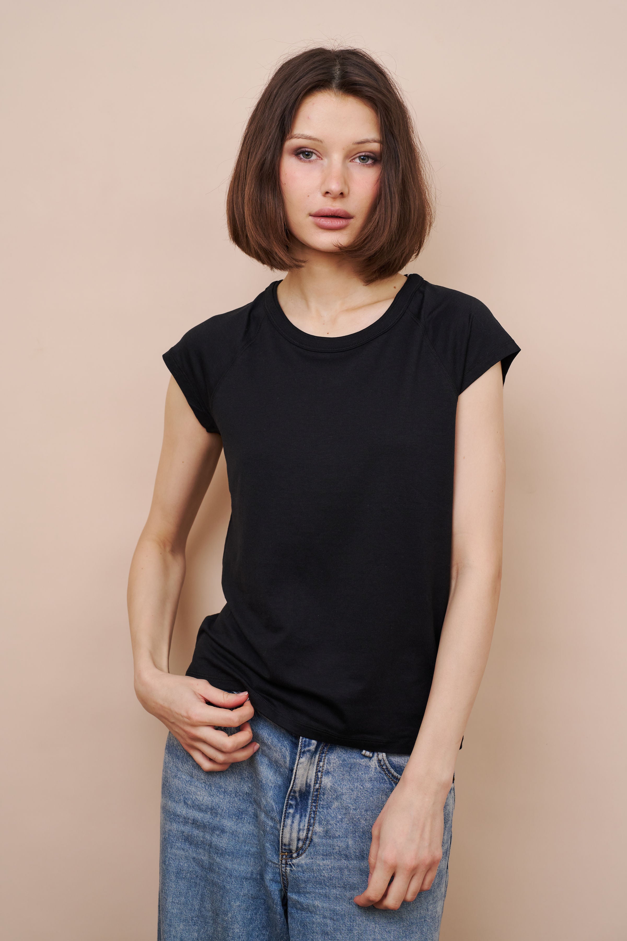 Lyocell Cotton Cap Sleeve Crewneck in Noir