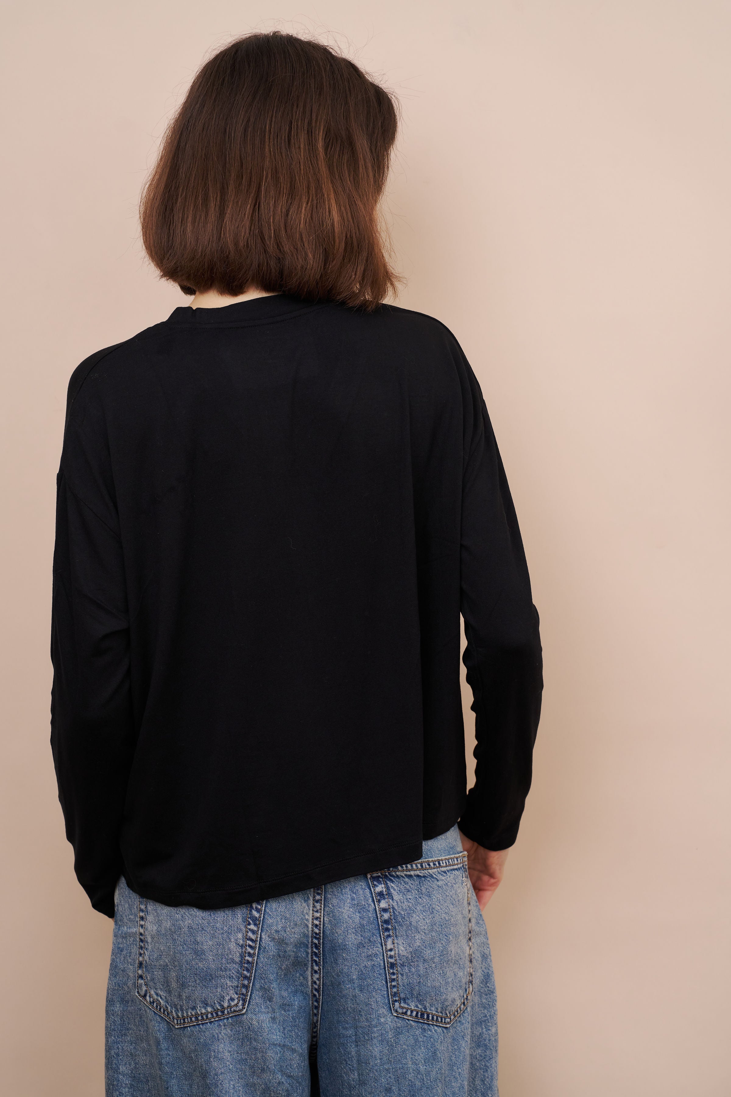 Majestic Soft Touch V-Neck Cardigan in Noir