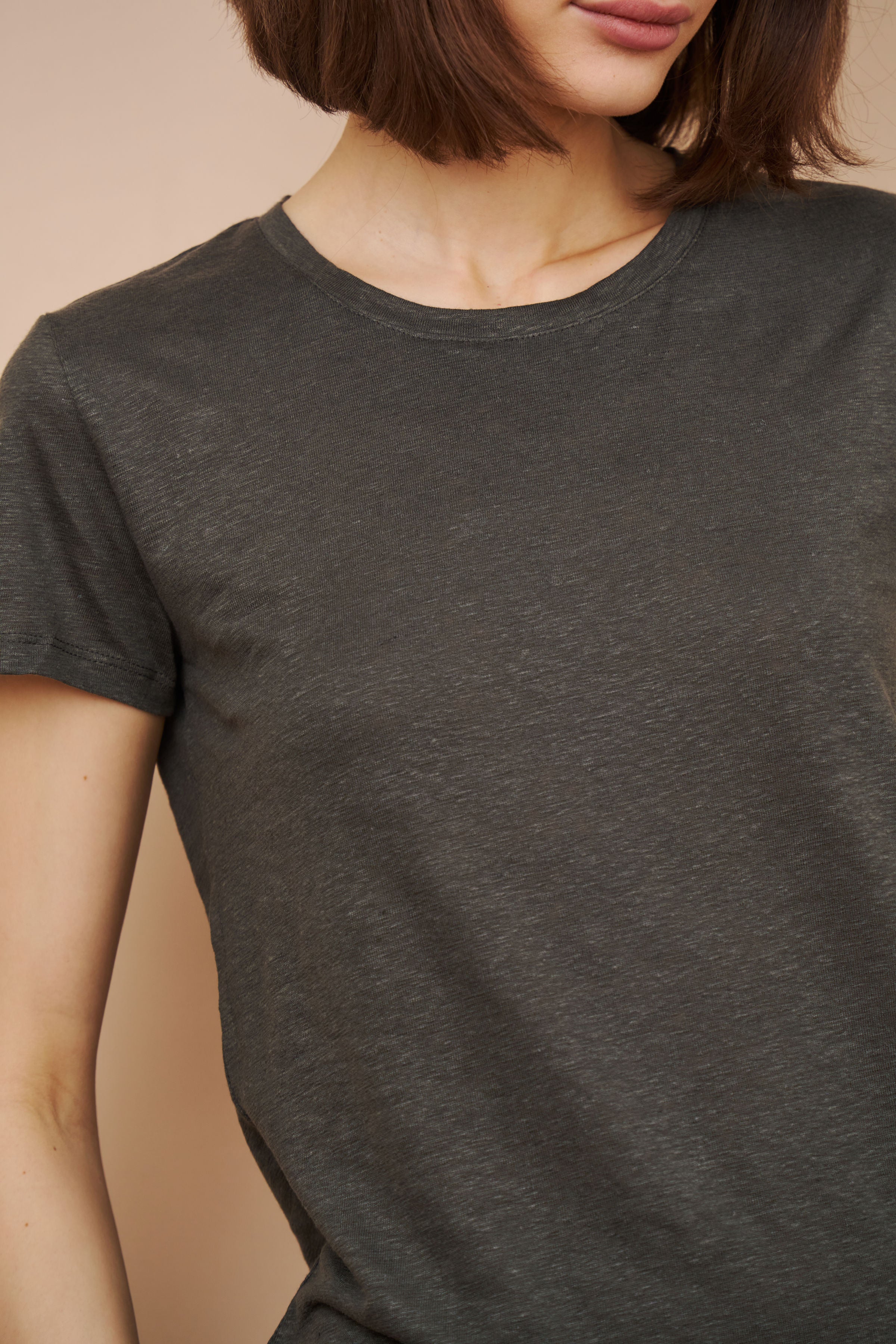 Majestic Linen Short Sleeve Crew Tee in Elephant