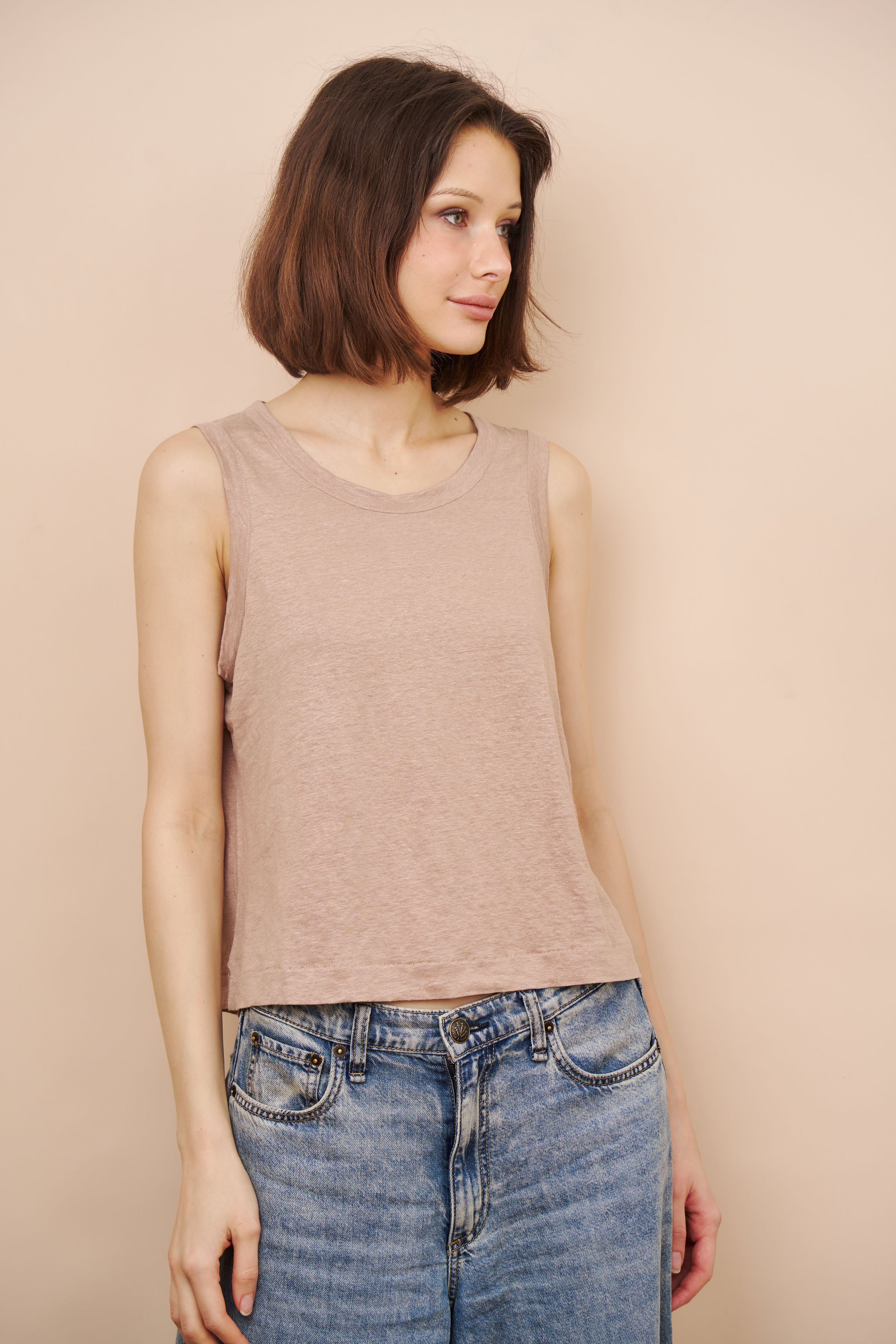 Stretch Linen Crewneck Tank in Desert