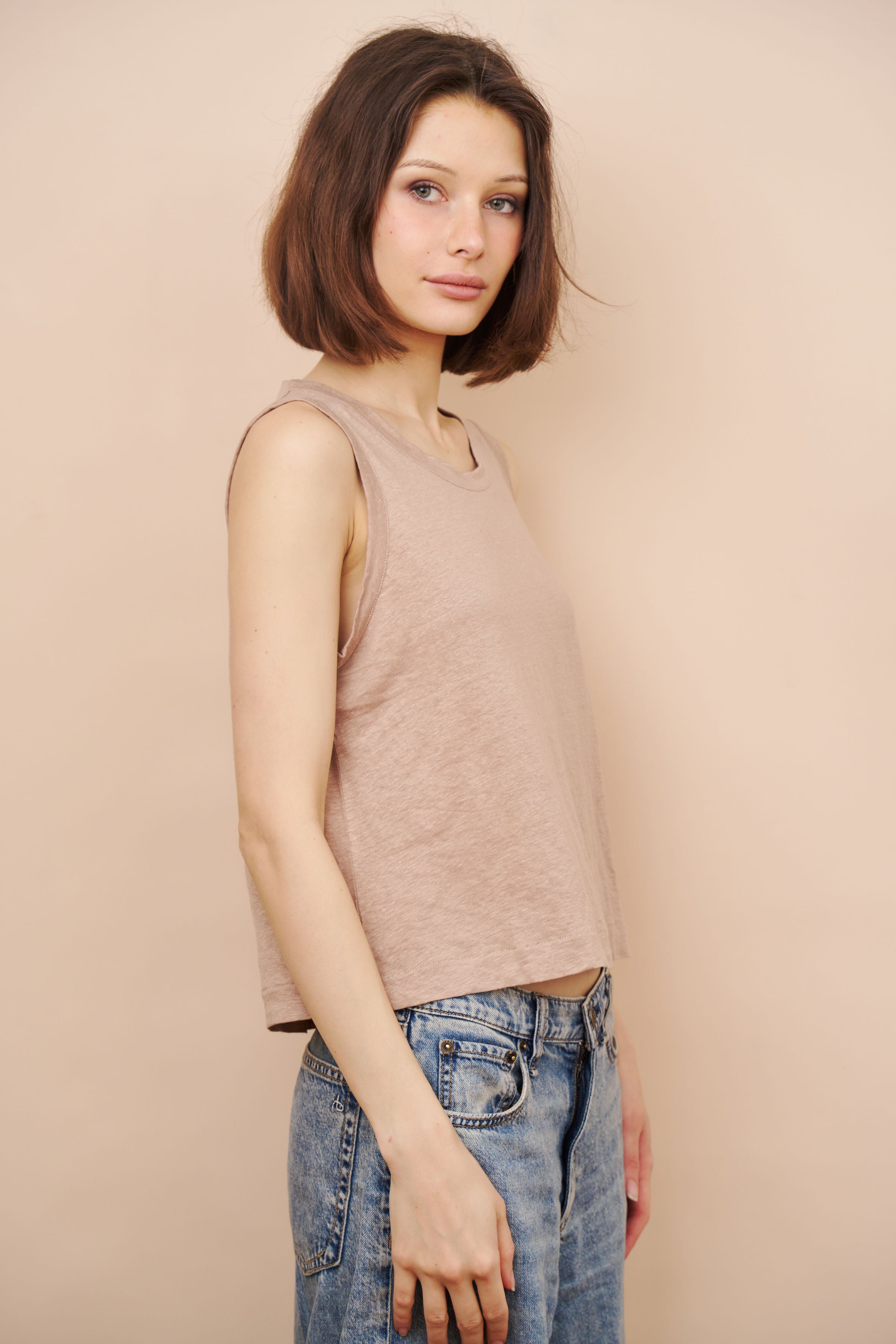Stretch Linen Crewneck Tank in Desert