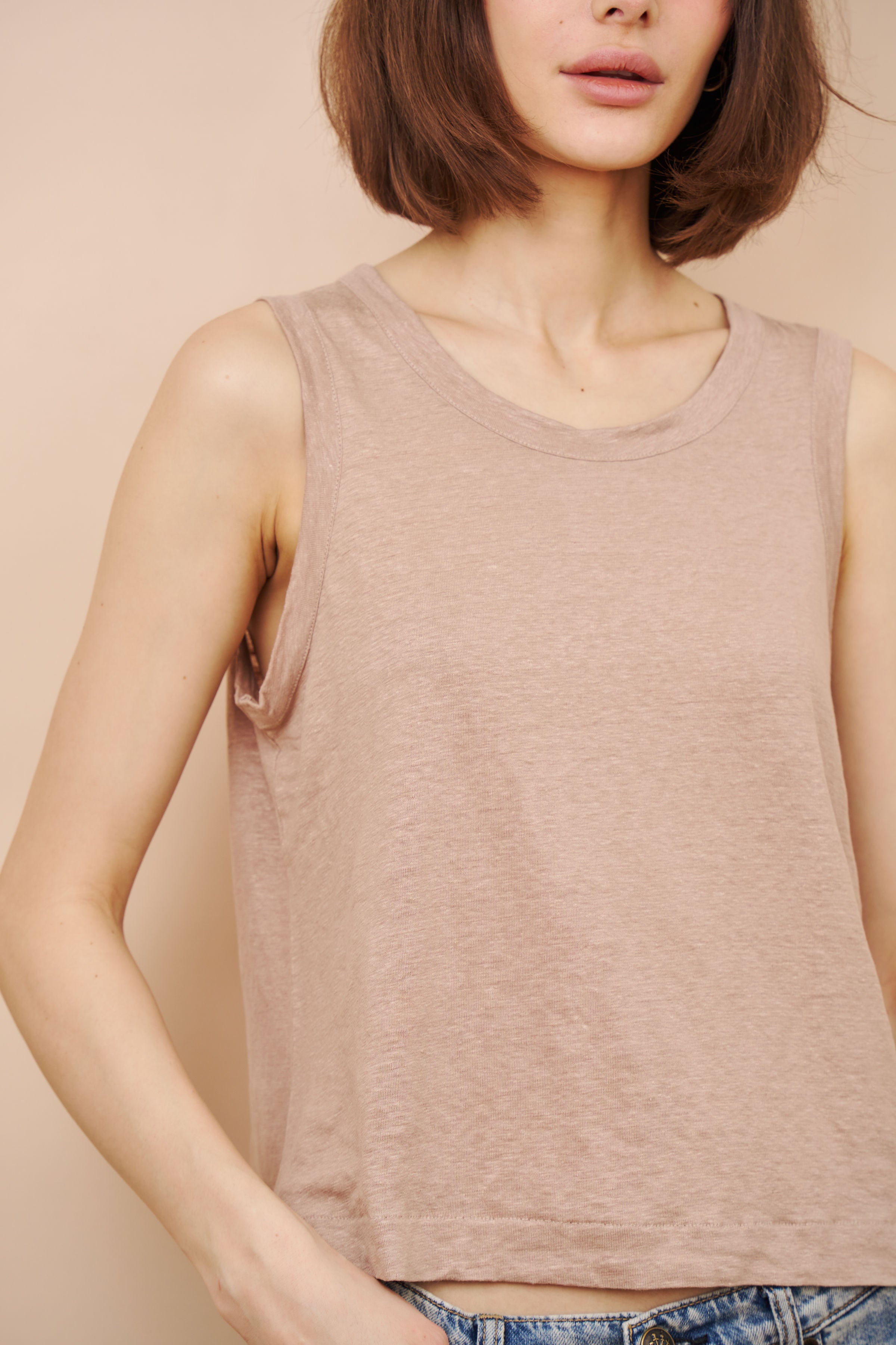Stretch Linen Crewneck Tank in Desert