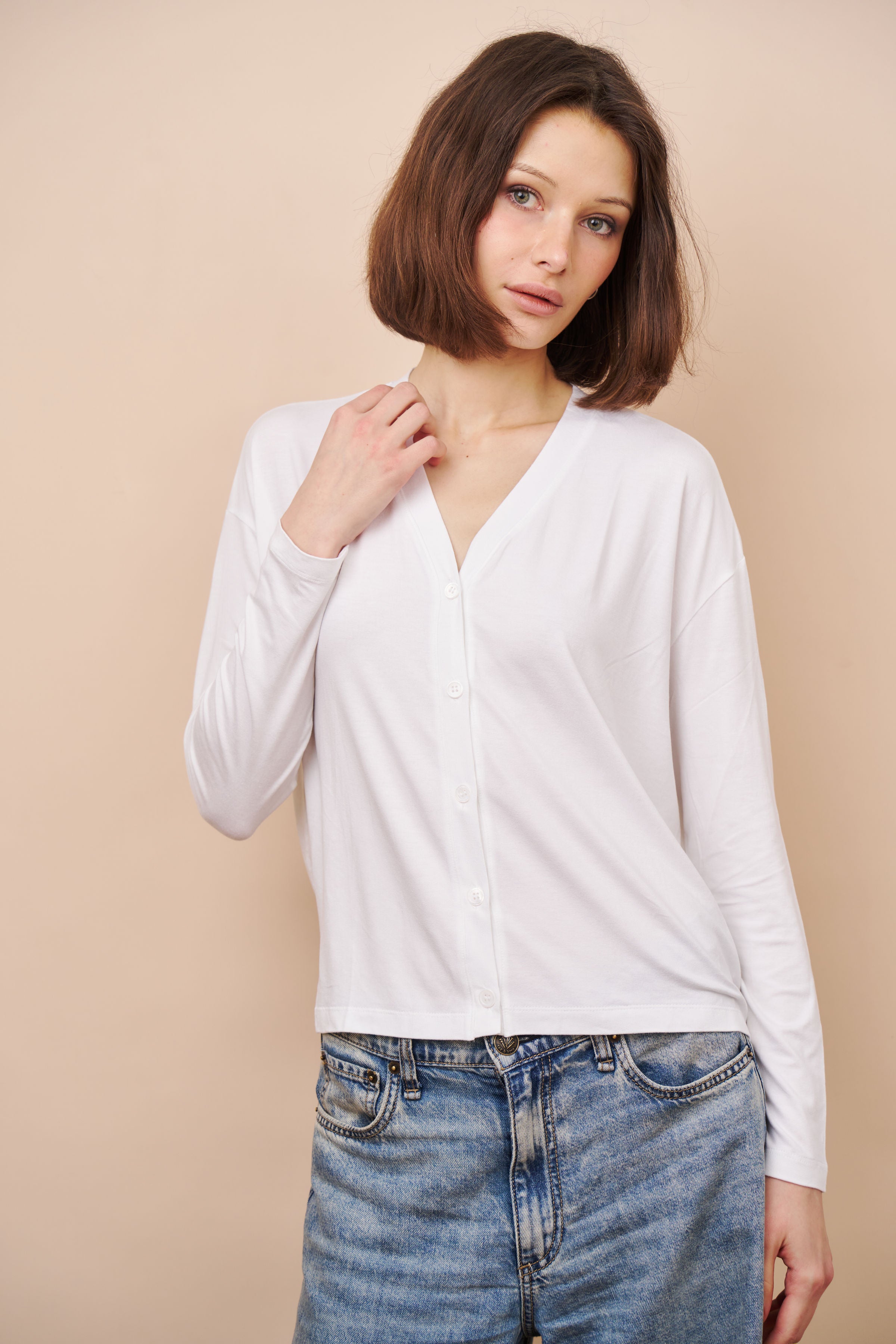 Majestic Soft Touch V-Neck Cardigan in Blanc