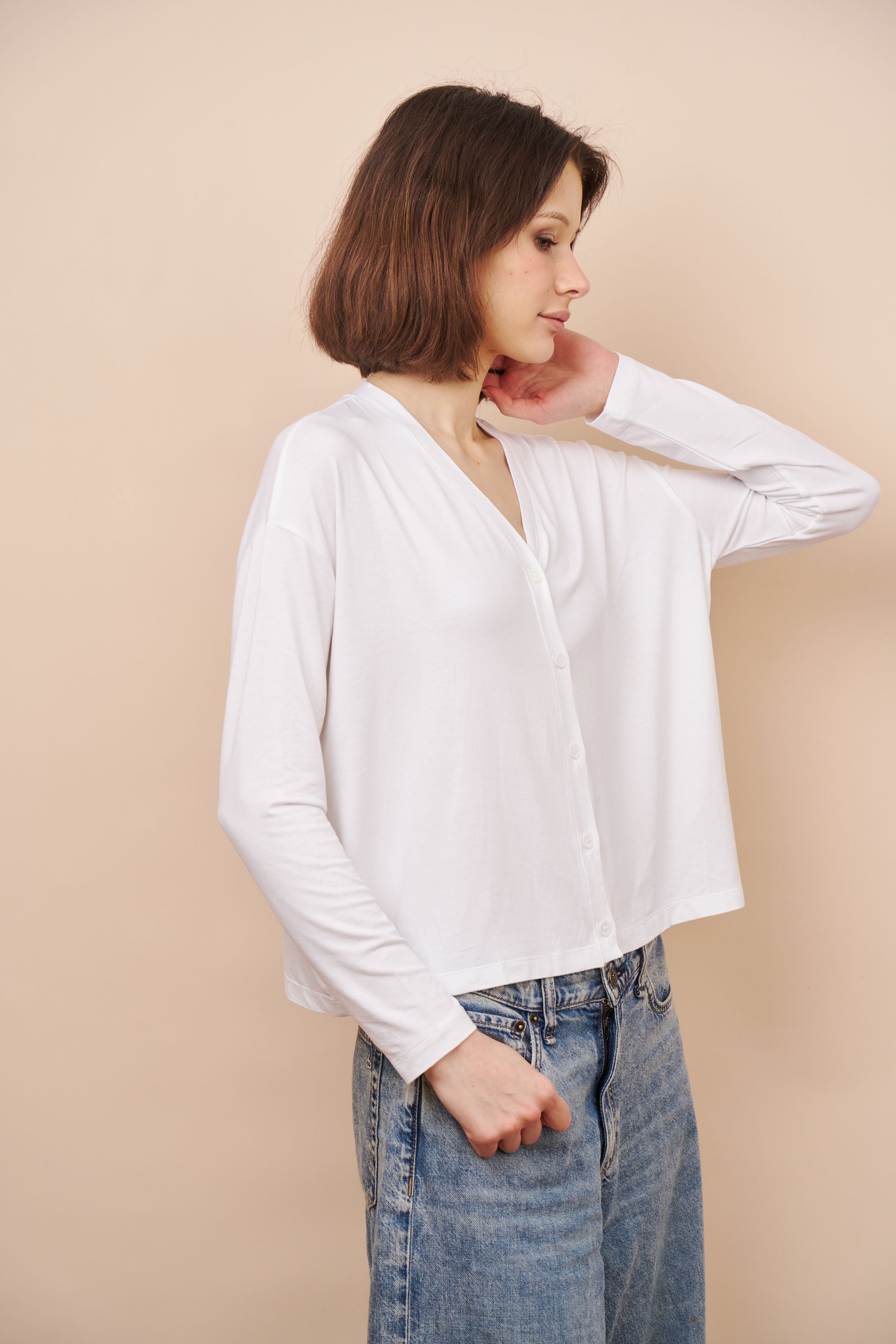 Majestic Soft Touch V-Neck Cardigan in Blanc