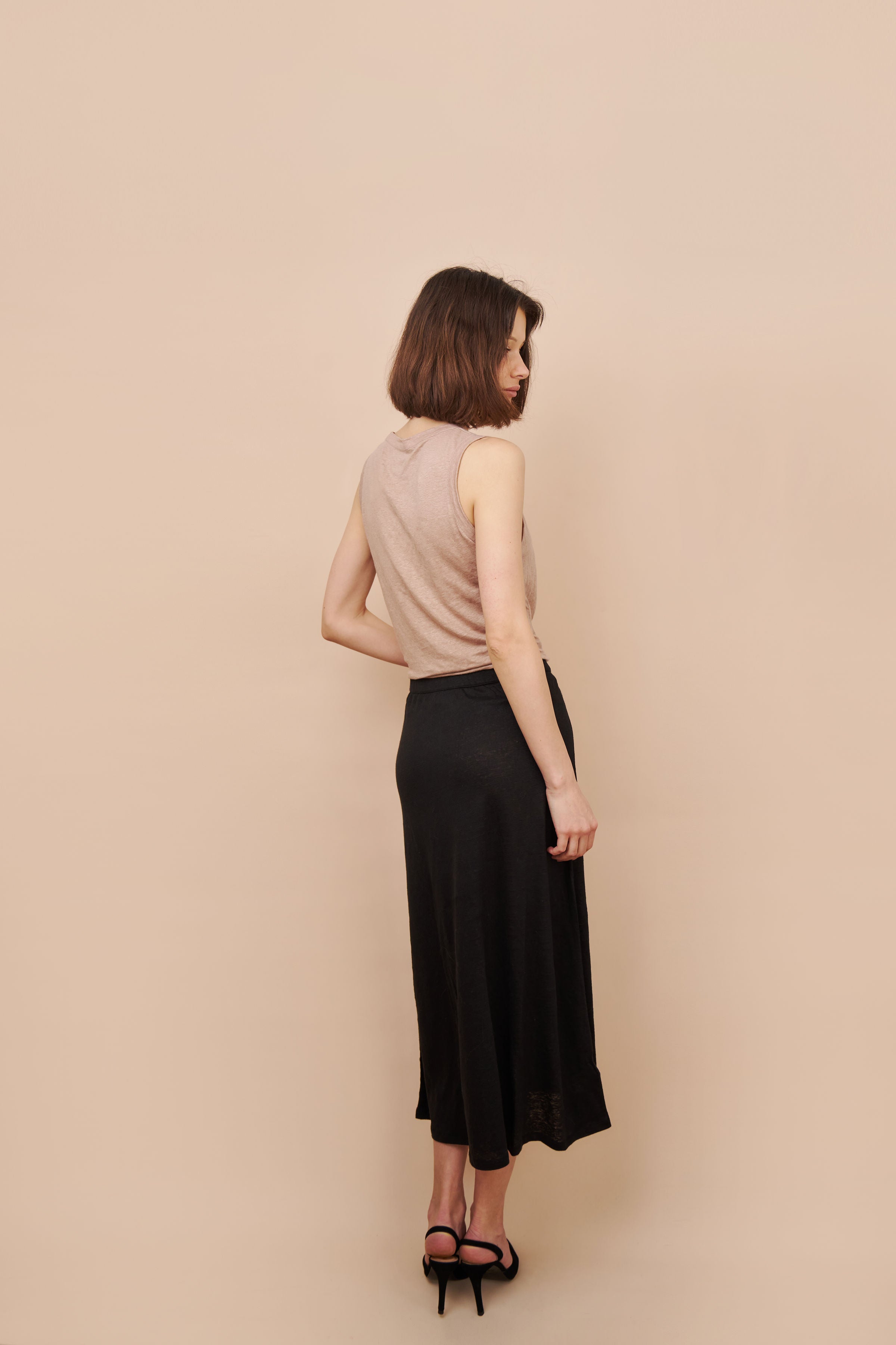Stretch Linen Pull On Maxi Skirt in Noir