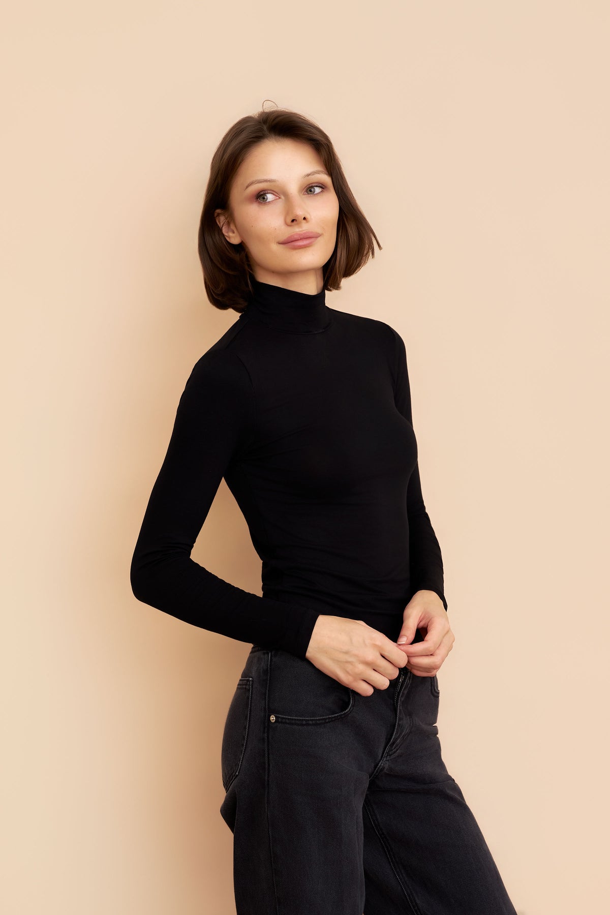 Soft Touch Crop Long Sleeve Mock Neck in Noir