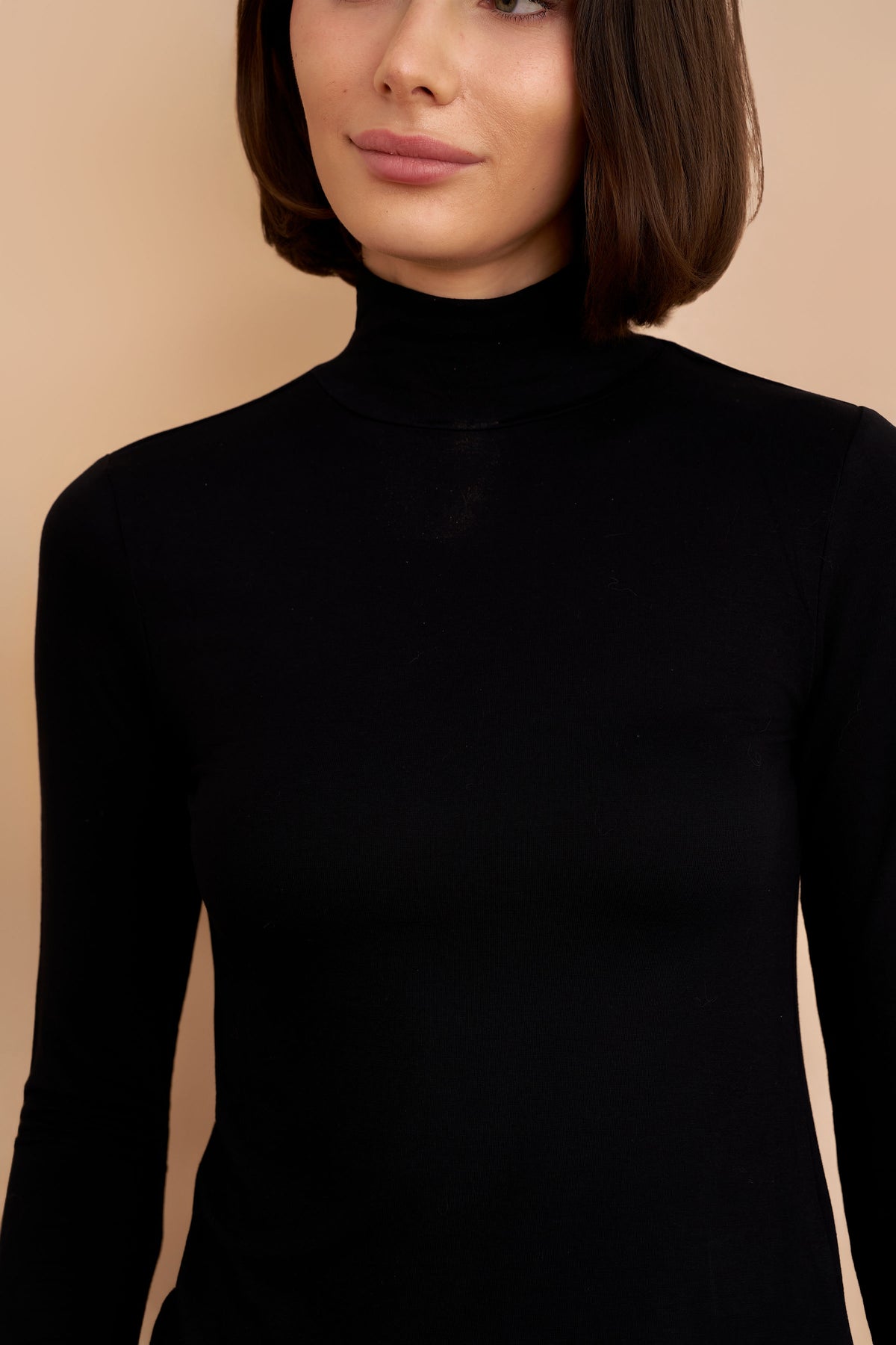 Soft Touch Crop Long Sleeve Mock Neck in Noir