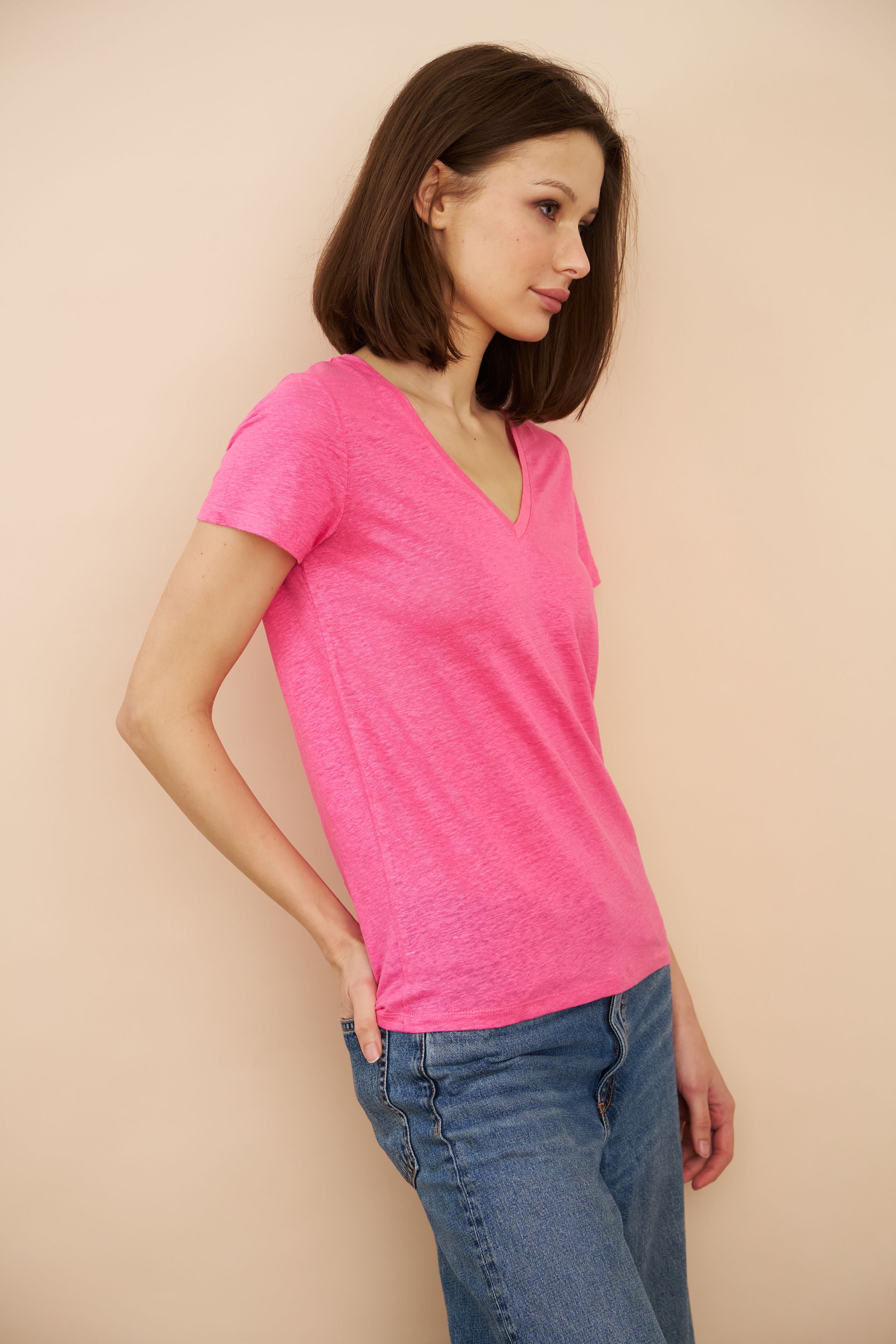 Majestic Short Sleeve Stretch Linen V-Neck in Candy Pink