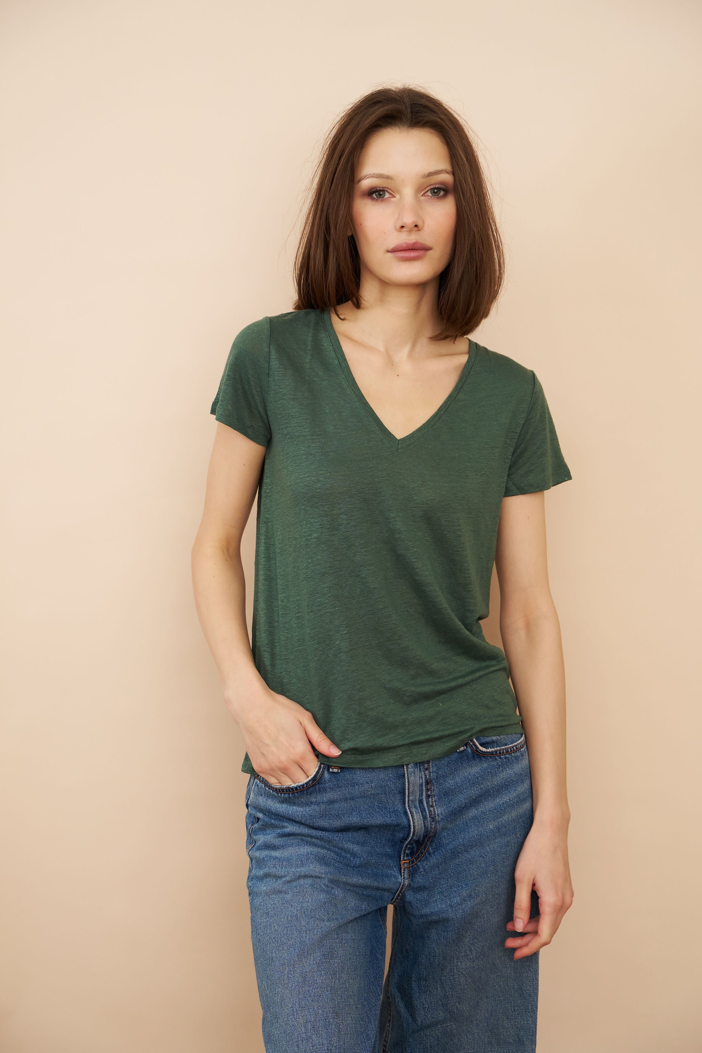 Majestic Short Sleeve Stretch Linen V-Neck in Agave