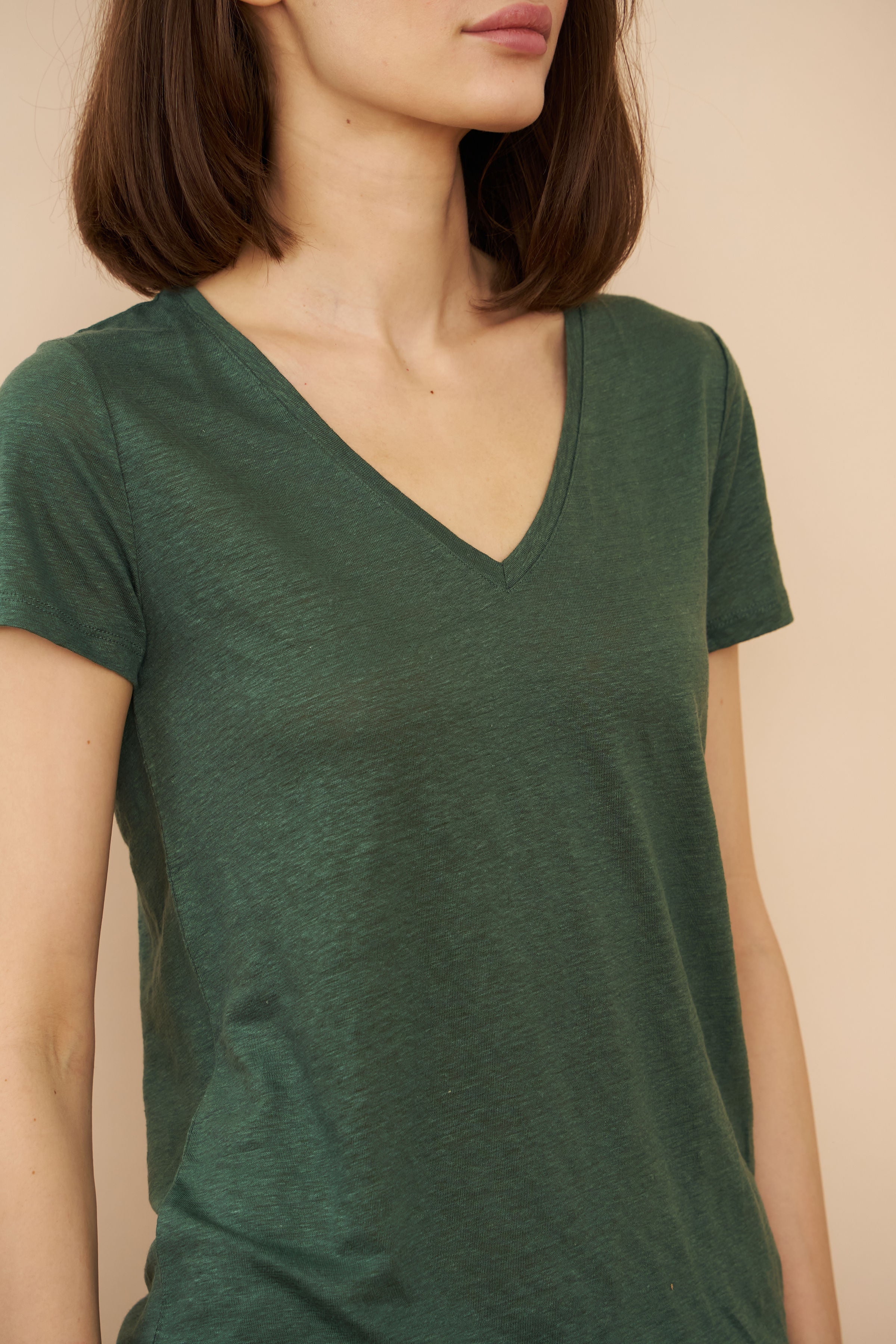 Majestic Short Sleeve Stretch Linen V-Neck in Agave