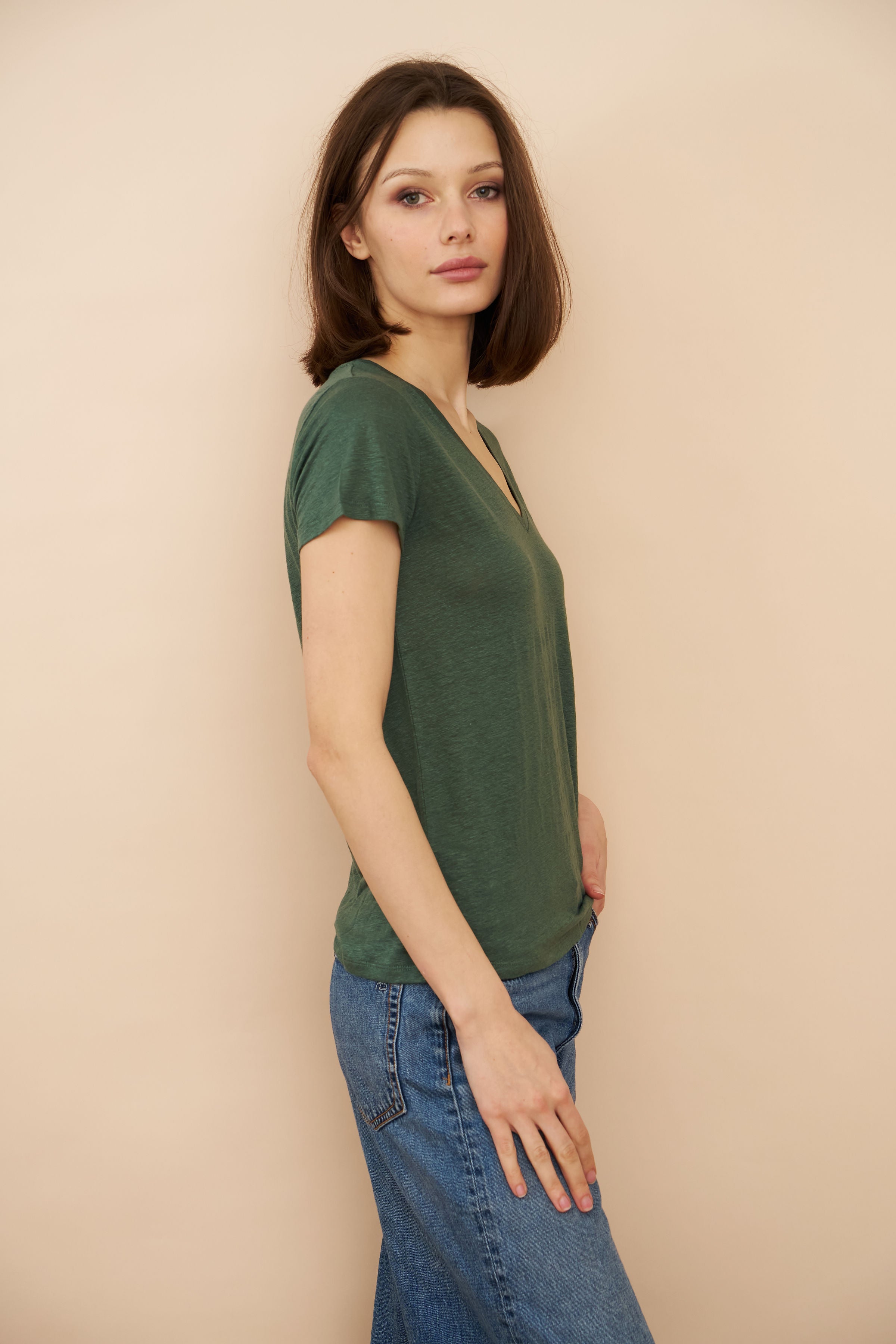 Majestic Short Sleeve Stretch Linen V-Neck in Agave