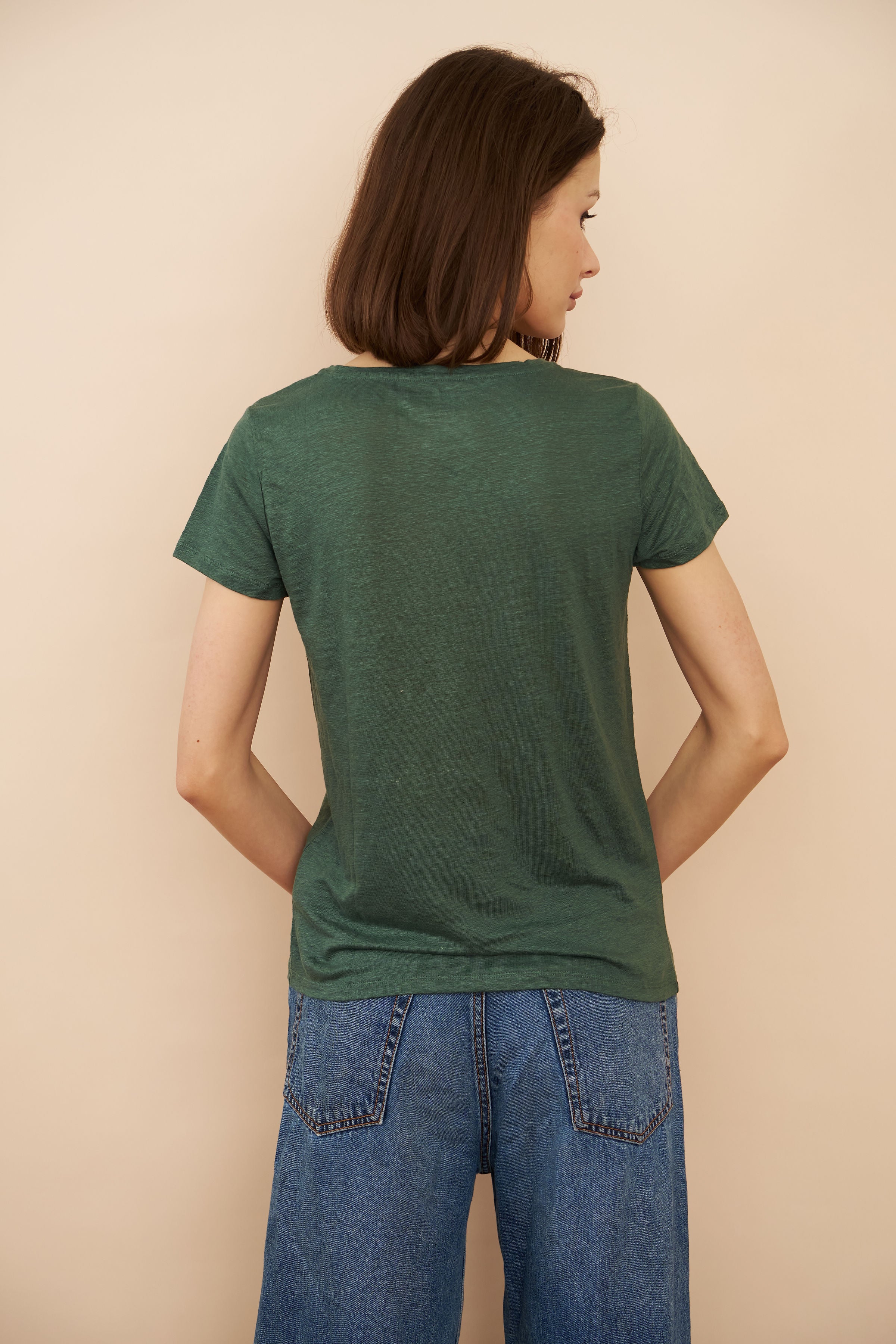 Majestic Short Sleeve Stretch Linen V-Neck in Agave