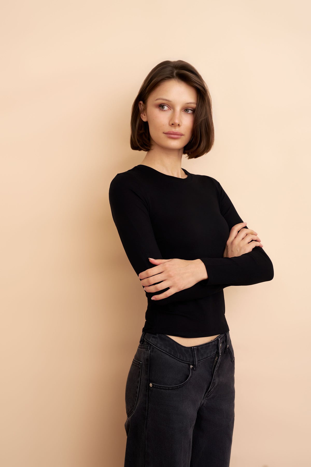 Soft Touch Crop Long Sleeve Crewneck in Noir