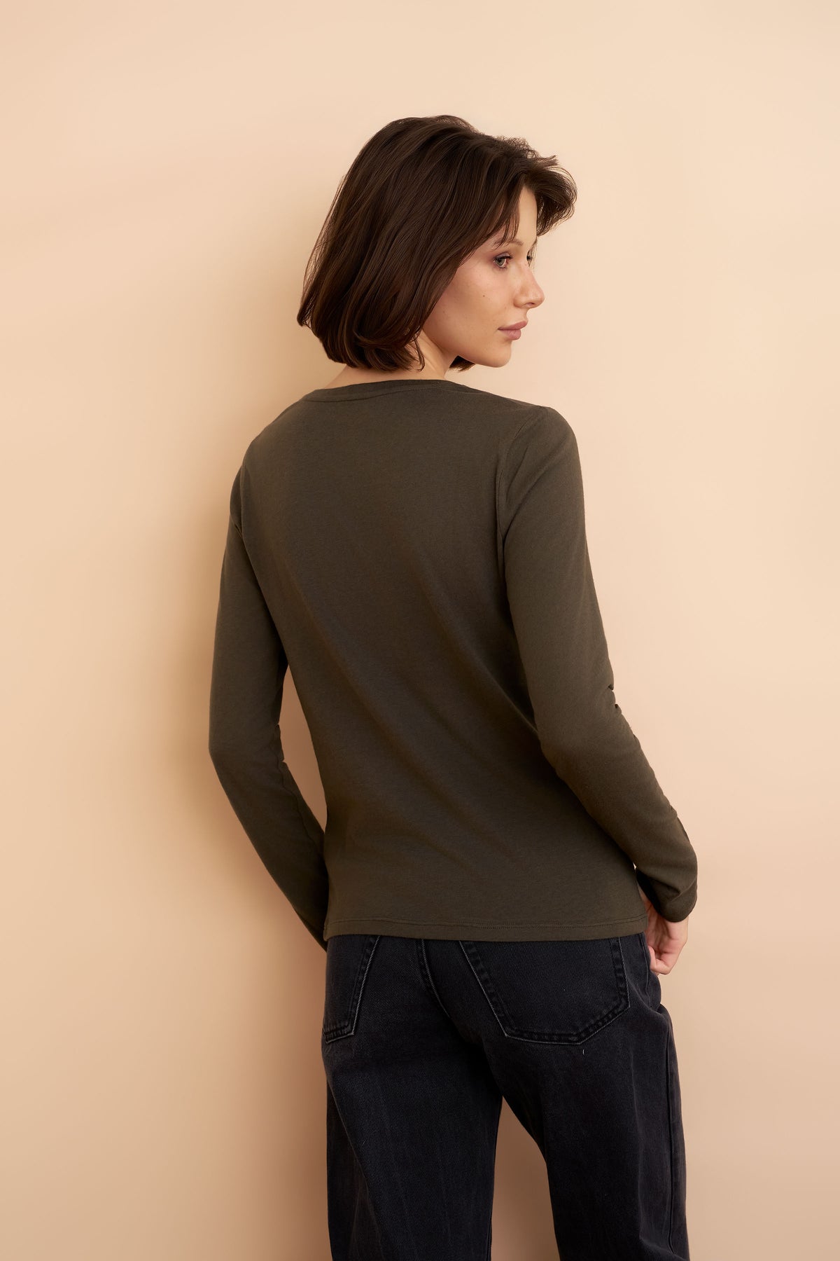 Majestic Long Sleeve Cotton/Cashmere Crewneck Tee in Volcanic Rock
