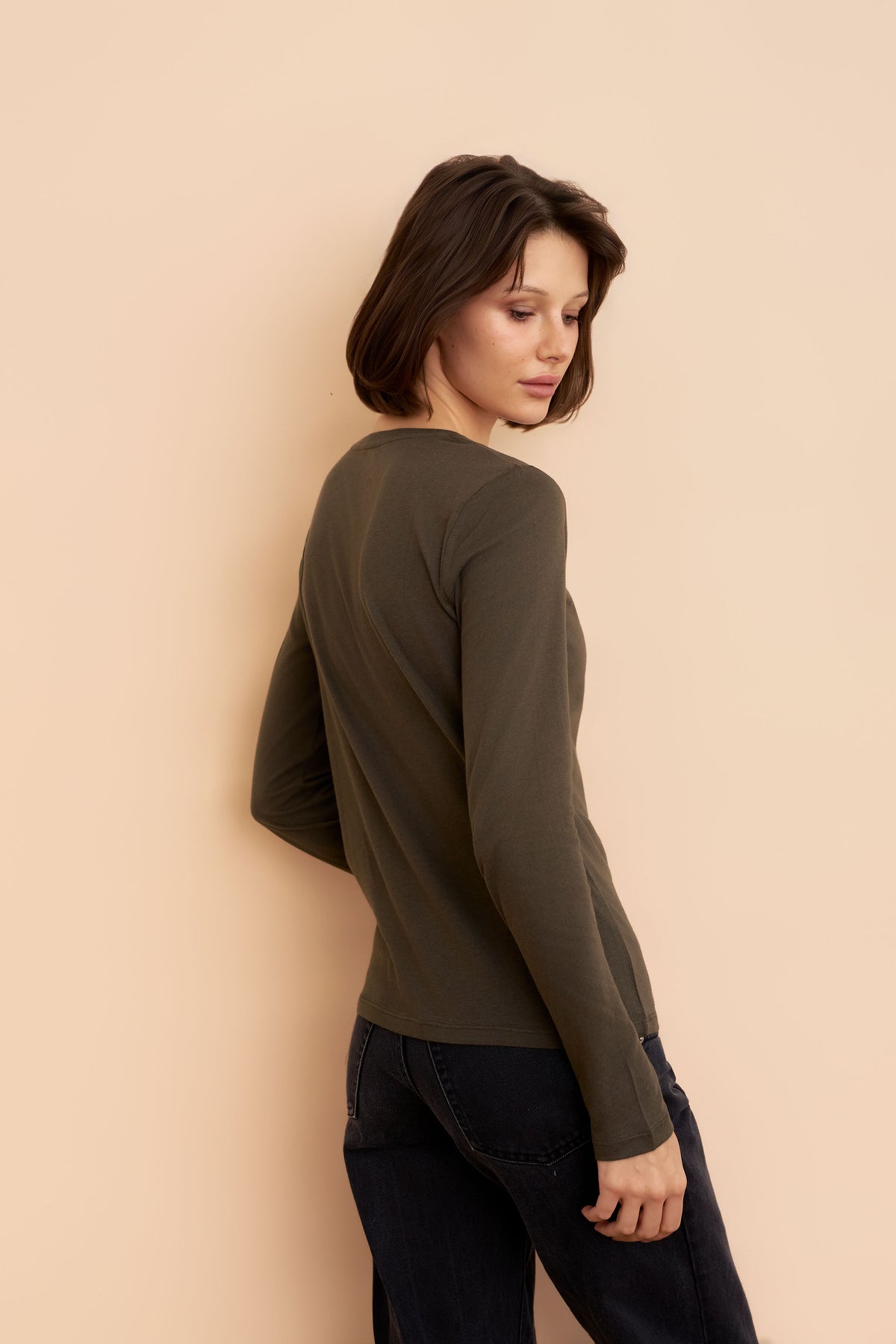 Majestic Long Sleeve Cotton/Cashmere Crewneck Tee in Volcanic Rock