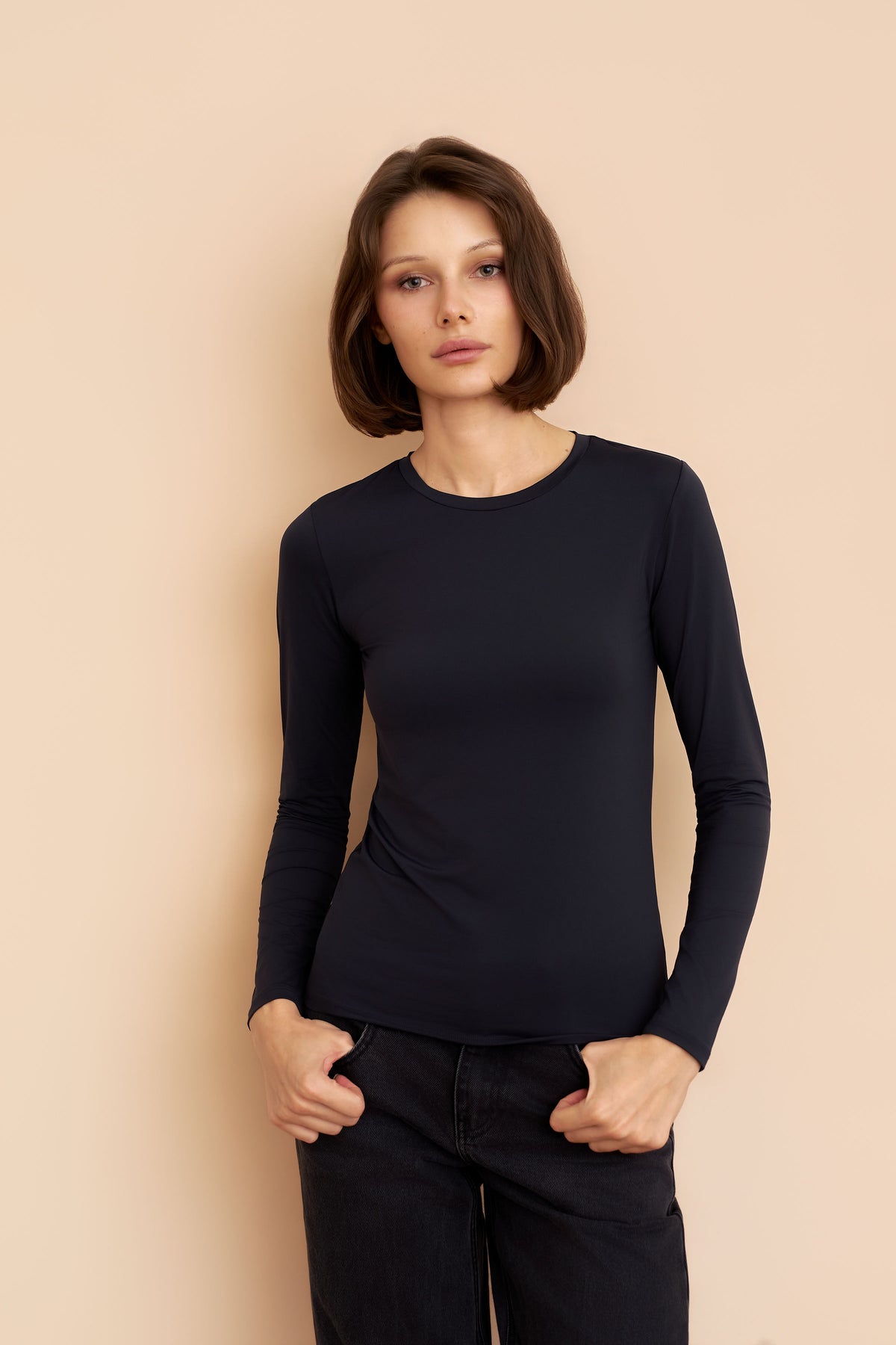 Jersey Stretch Long Sleeve Crewneck in Noir