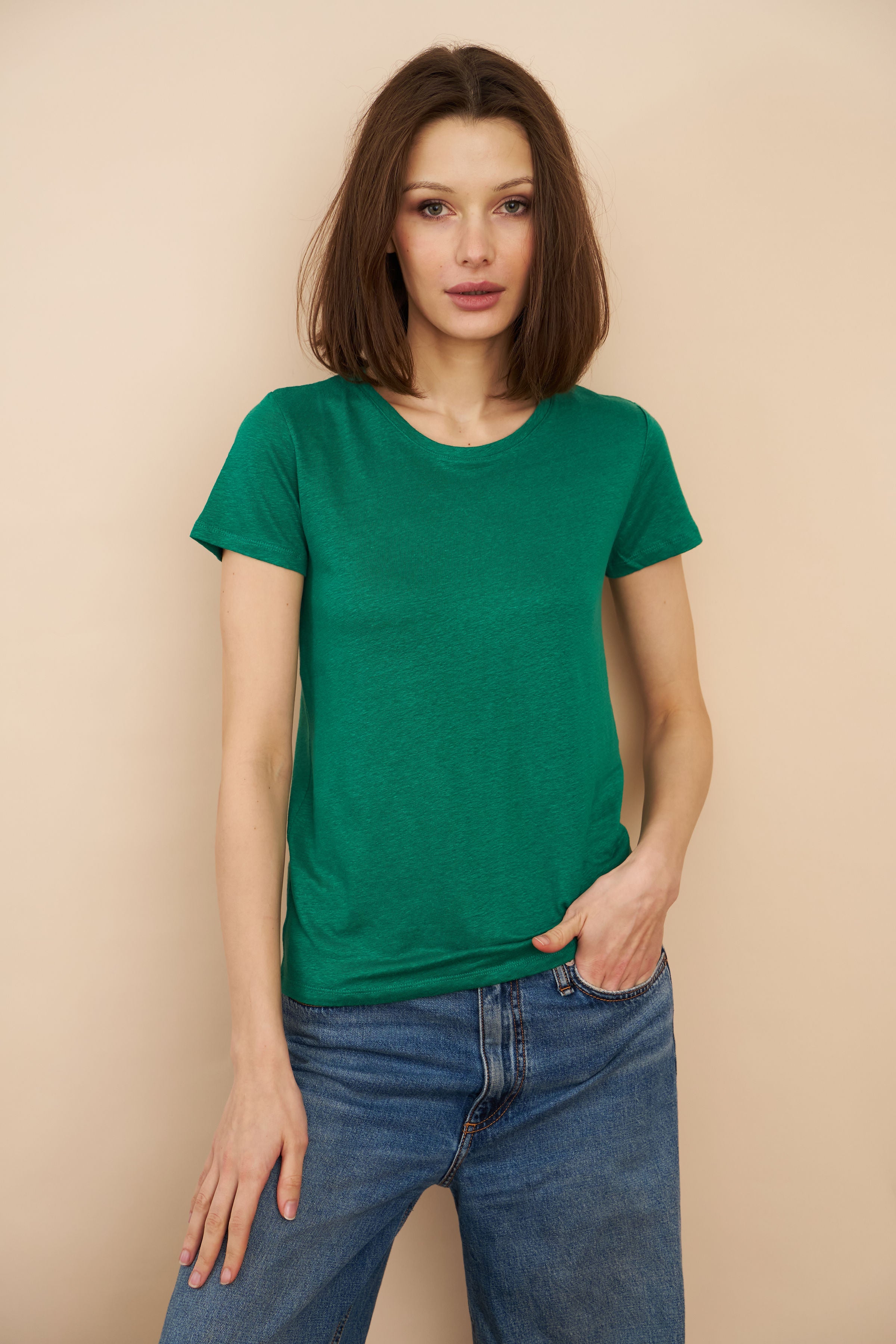 Majestic Linen Short Sleeve Crew Tee in Emeraude