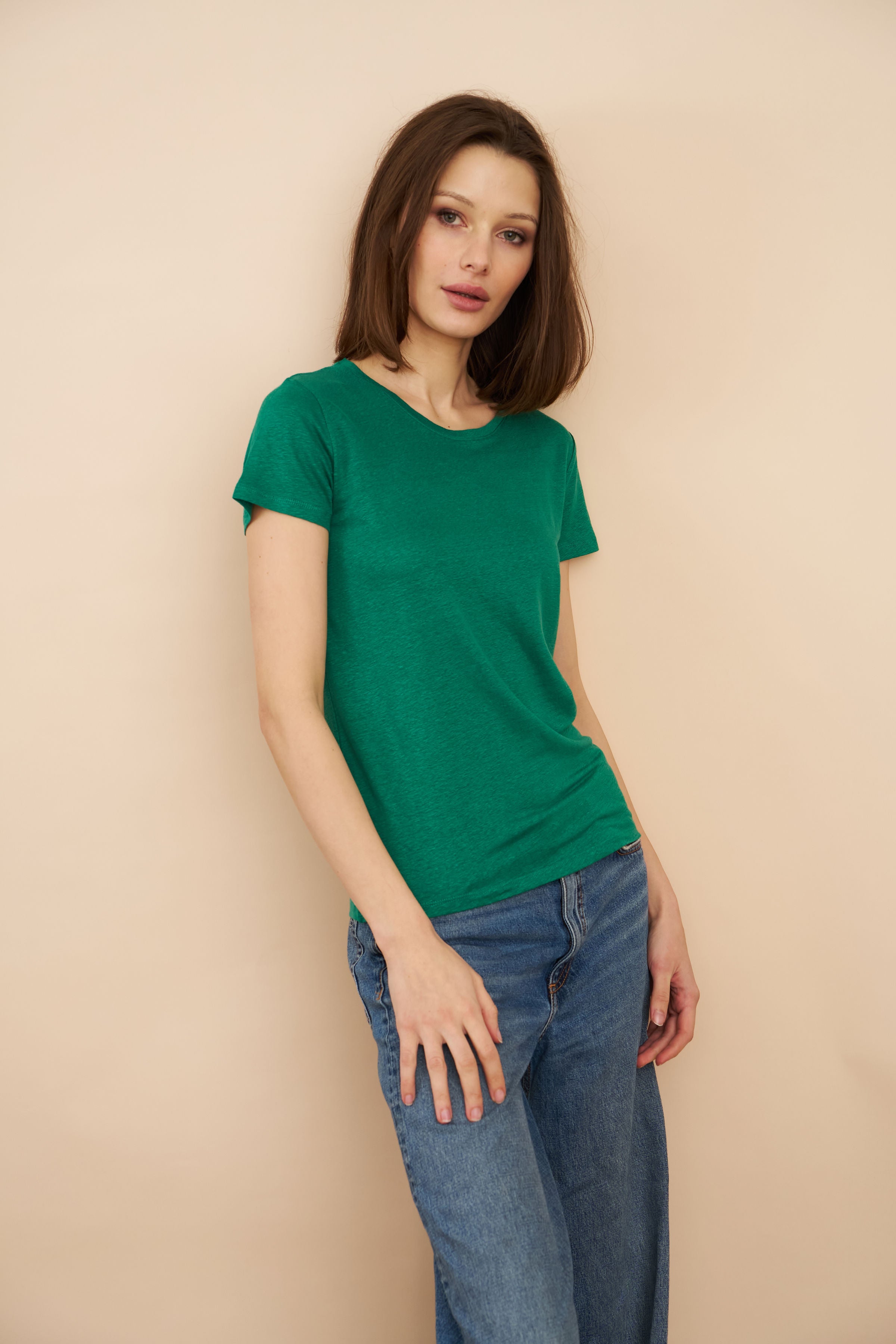 Majestic Linen Short Sleeve Crew Tee in Emeraude