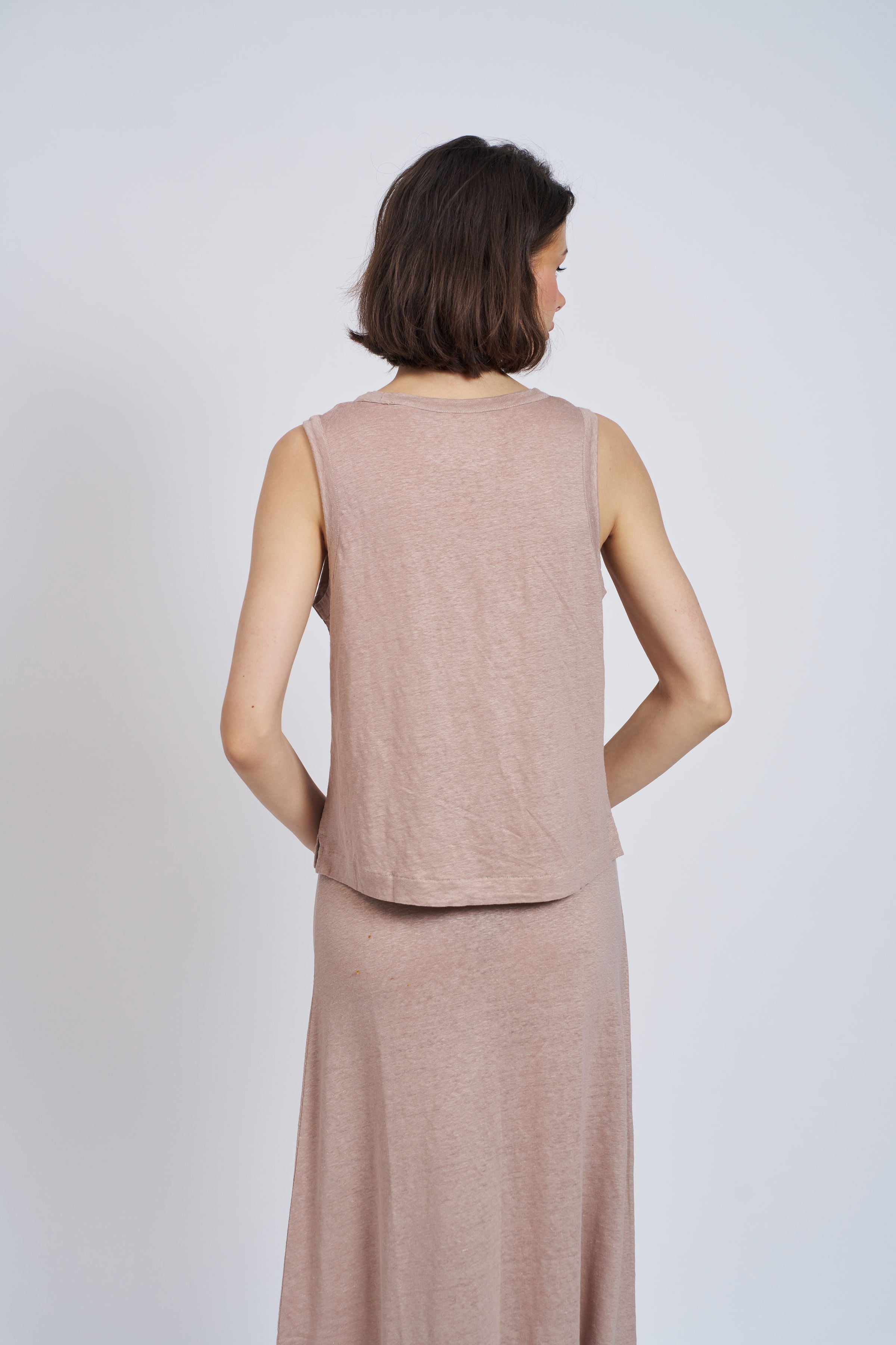 Stretch Linen Crewneck Tank in Desert