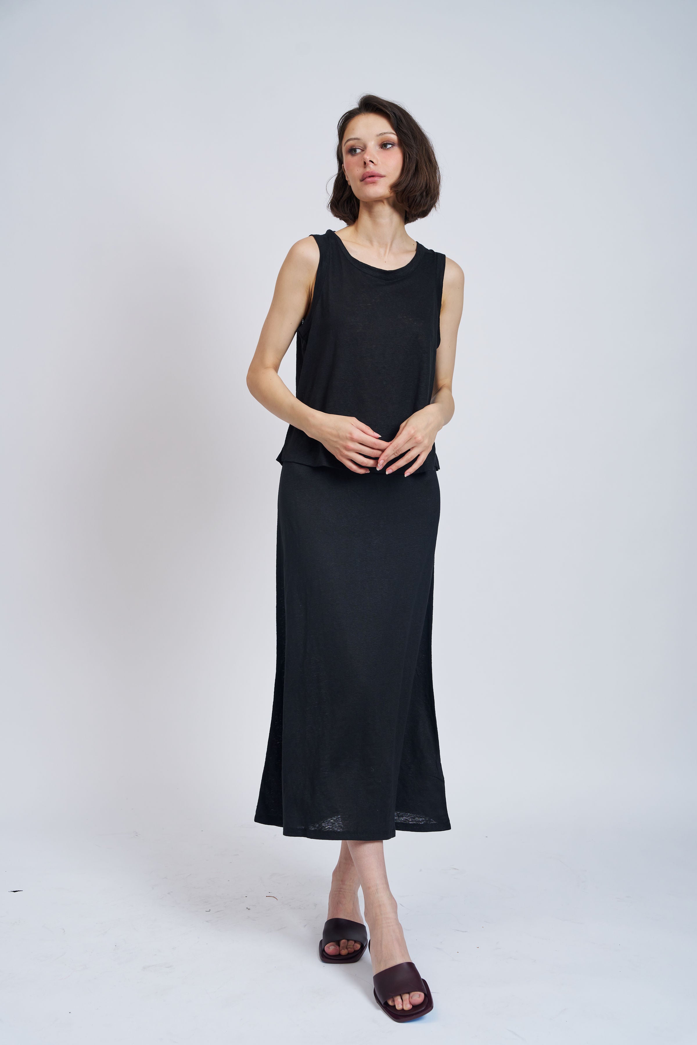 Stretch Linen Pull On Maxi Skirt in Noir
