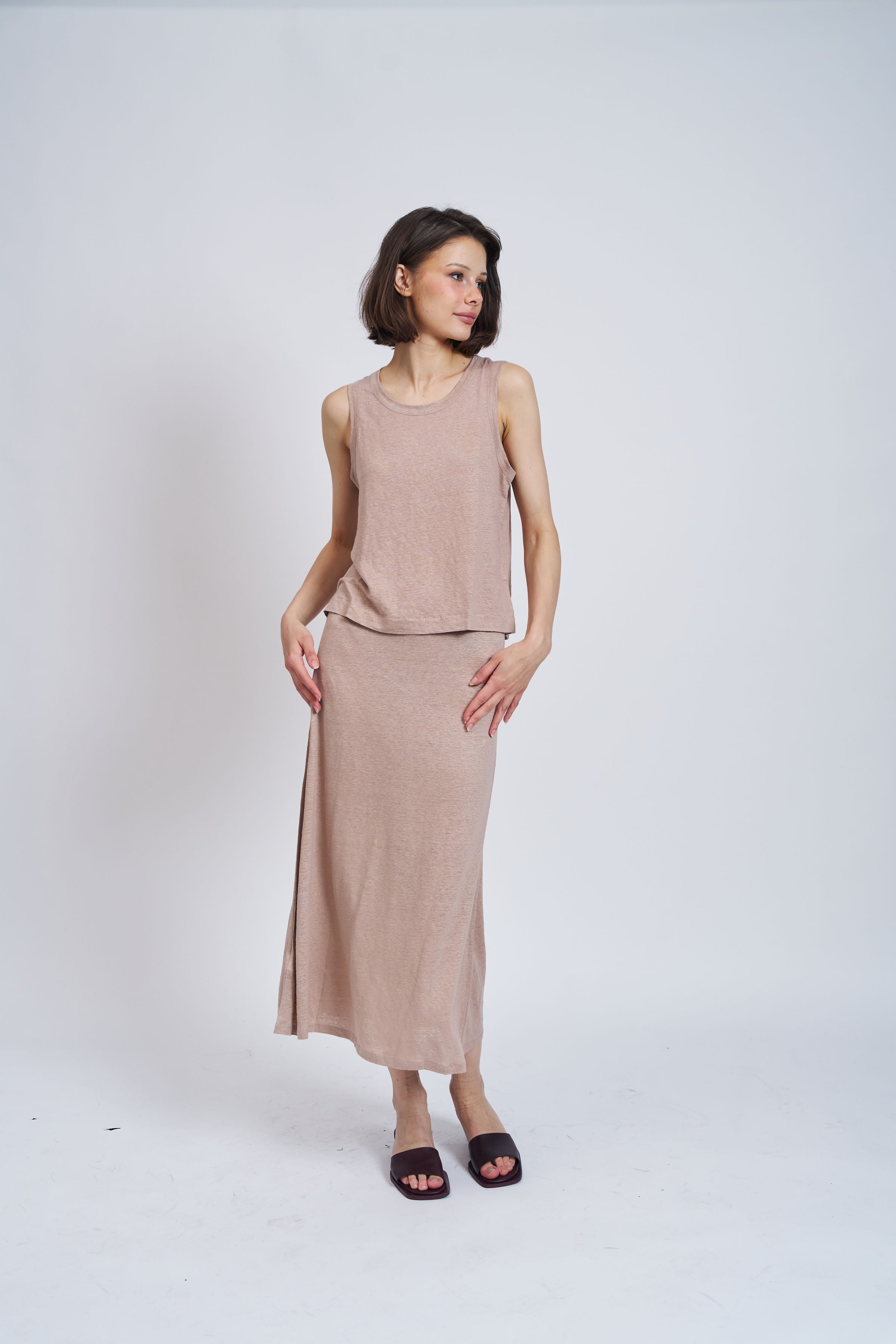 Stretch Linen Crewneck Tank in Desert