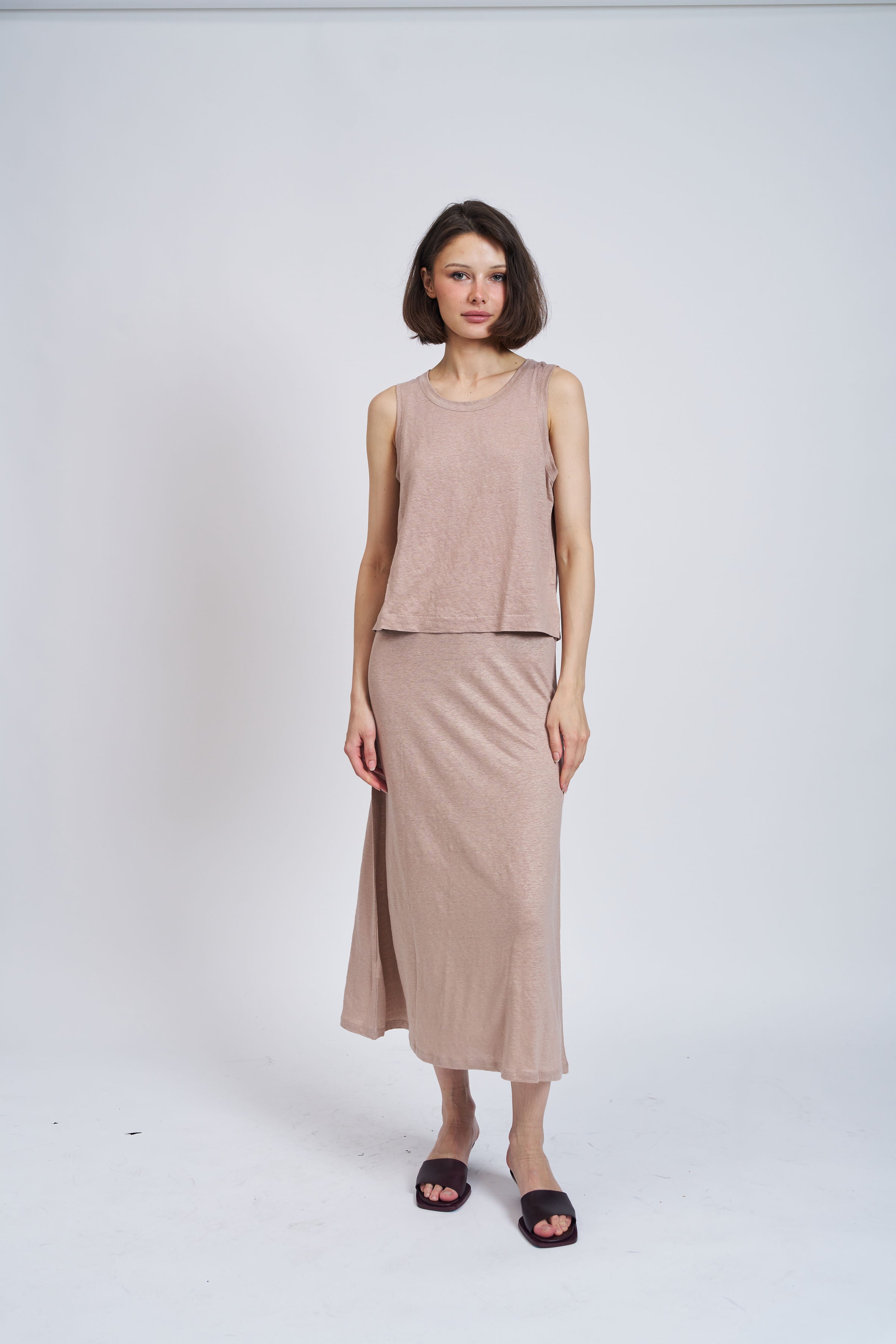 Stretch Linen Crewneck Tank in Desert