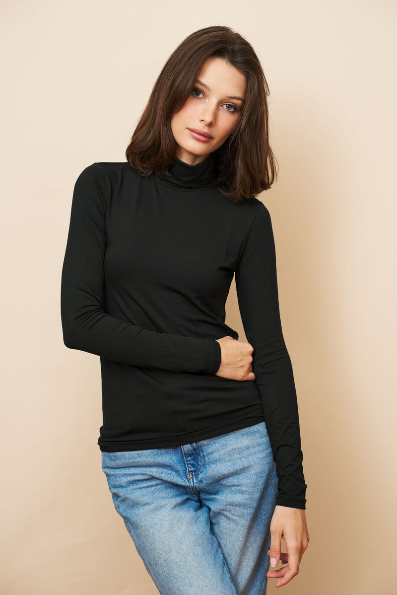 Majestic Soft Touch Long Sleeve Turtleneck in Noir