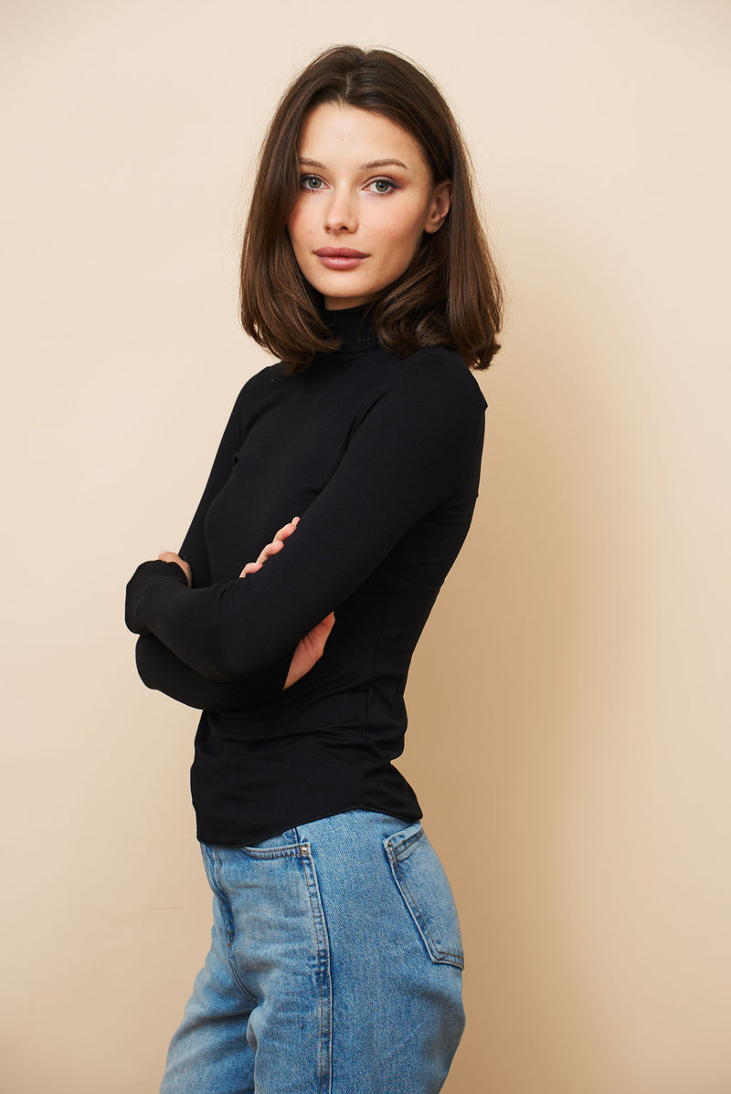 Majestic Long Sleeve Mock Neck Turtleneck in Noir