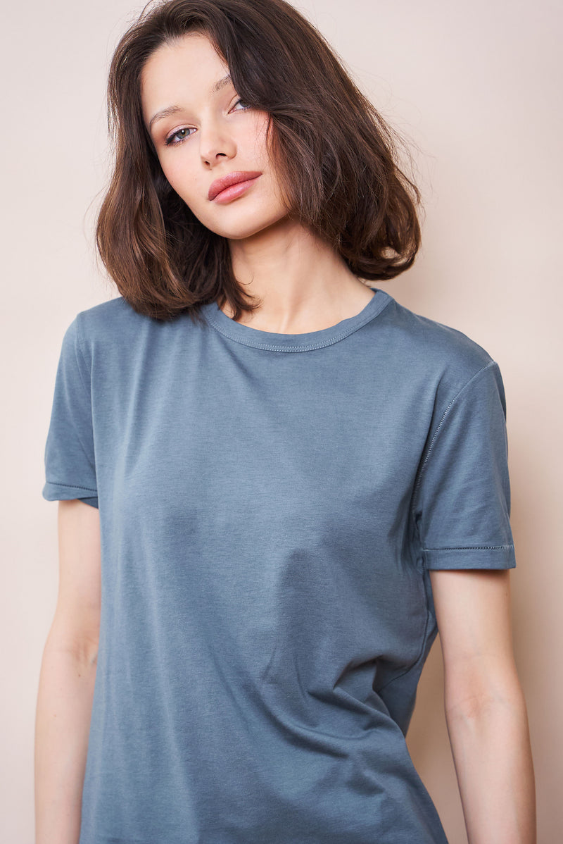 Majestic Lyocell Cotton Semi Relaxed Short Sleeve Crewneck in Gris Bleu