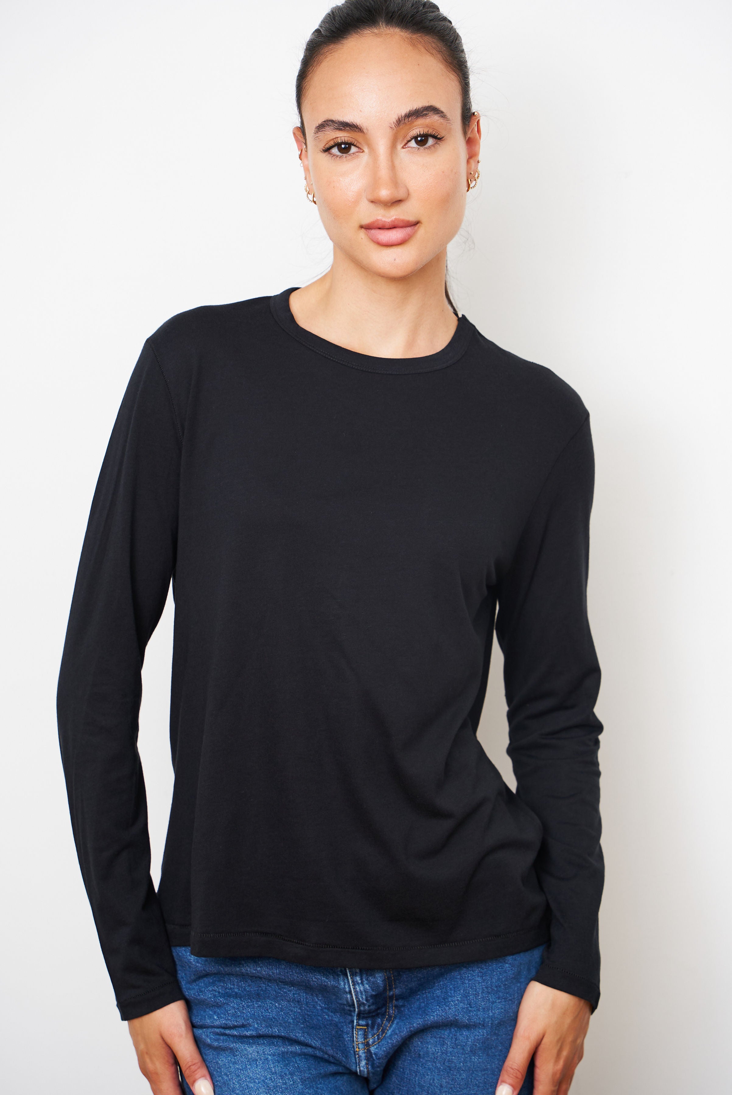 Lyocell Cotton Long Sleeve Semi Relaxed Crewneck in Noir