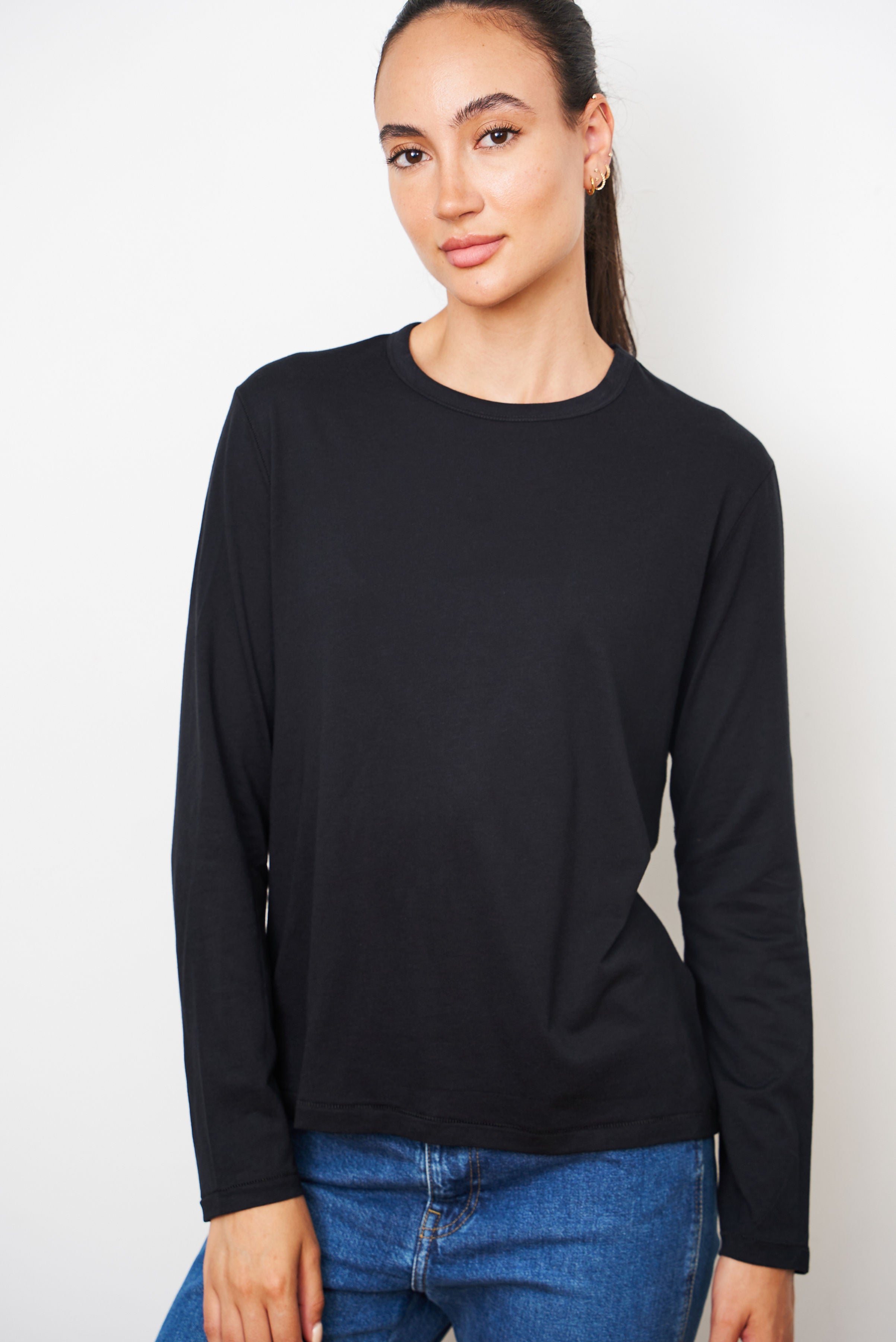 Lyocell Cotton Long Sleeve Semi Relaxed Crewneck in Noir