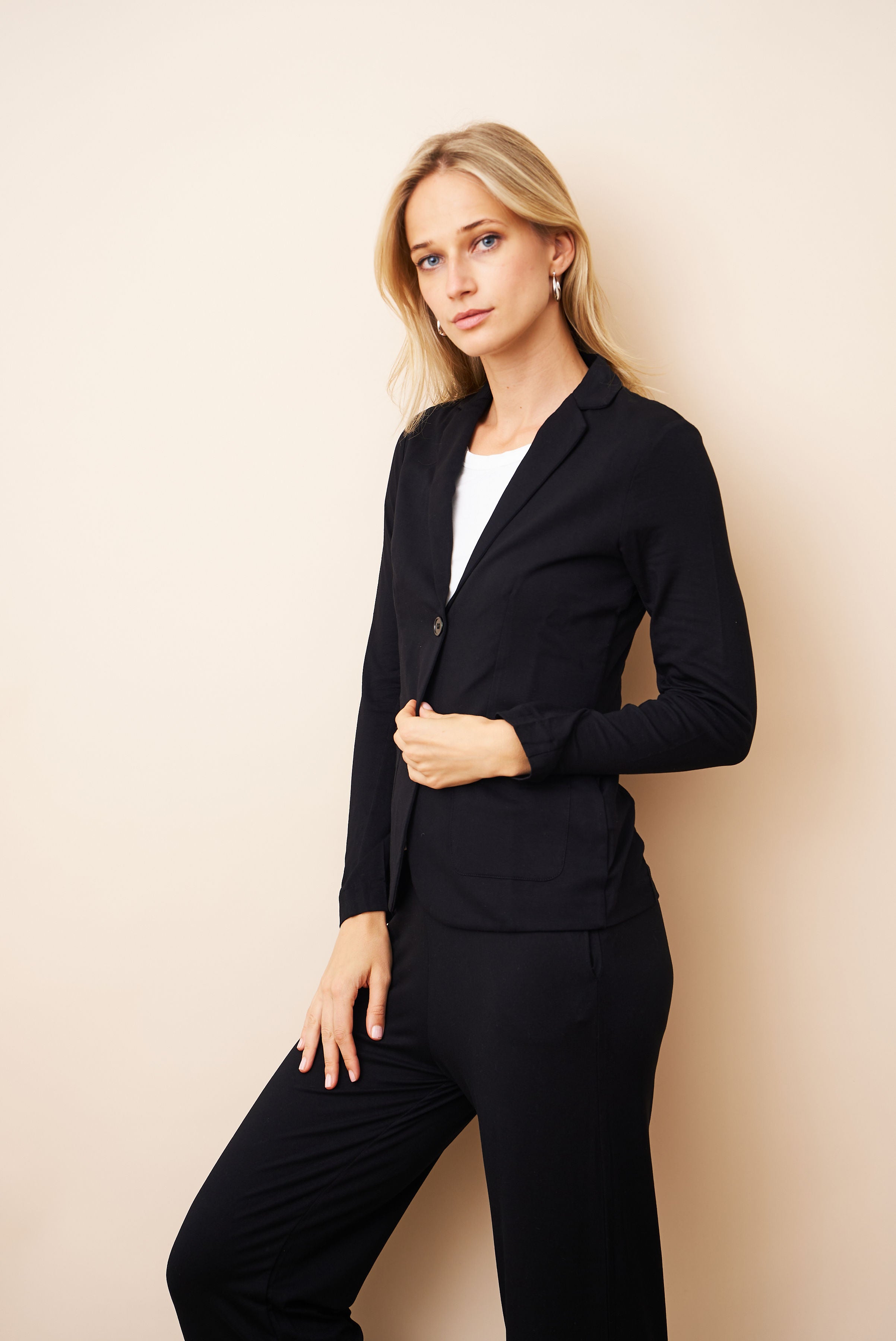 Soft Touch Two Button Blazer - Noir