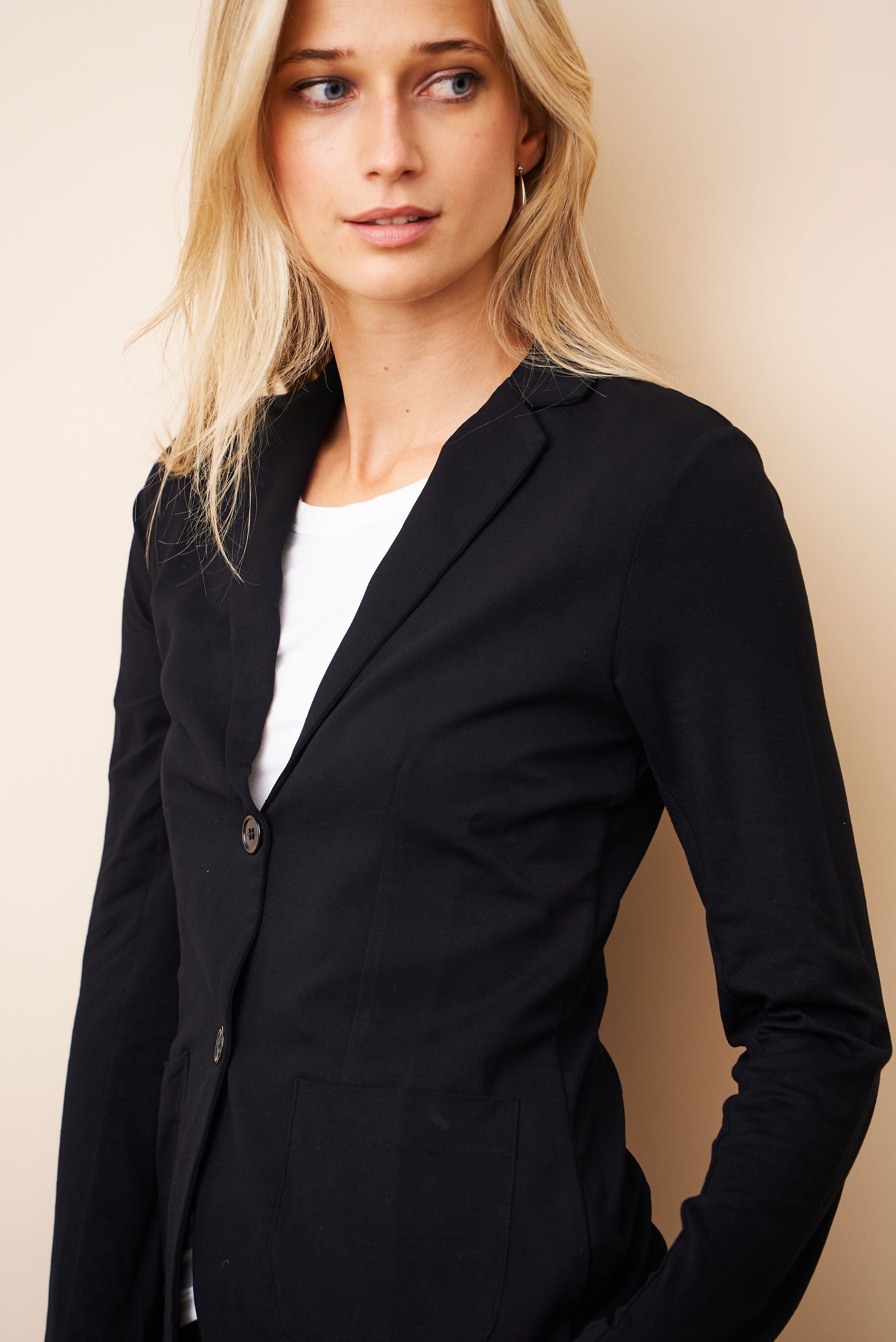 Soft Touch Two Button Blazer - Noir