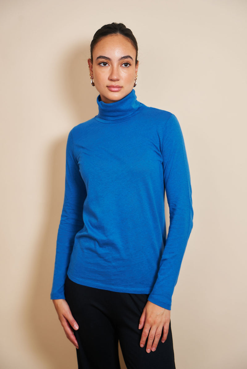 Majestic Cotton/Cashmere Long Sleeve Turtleneck in Bleu Roi