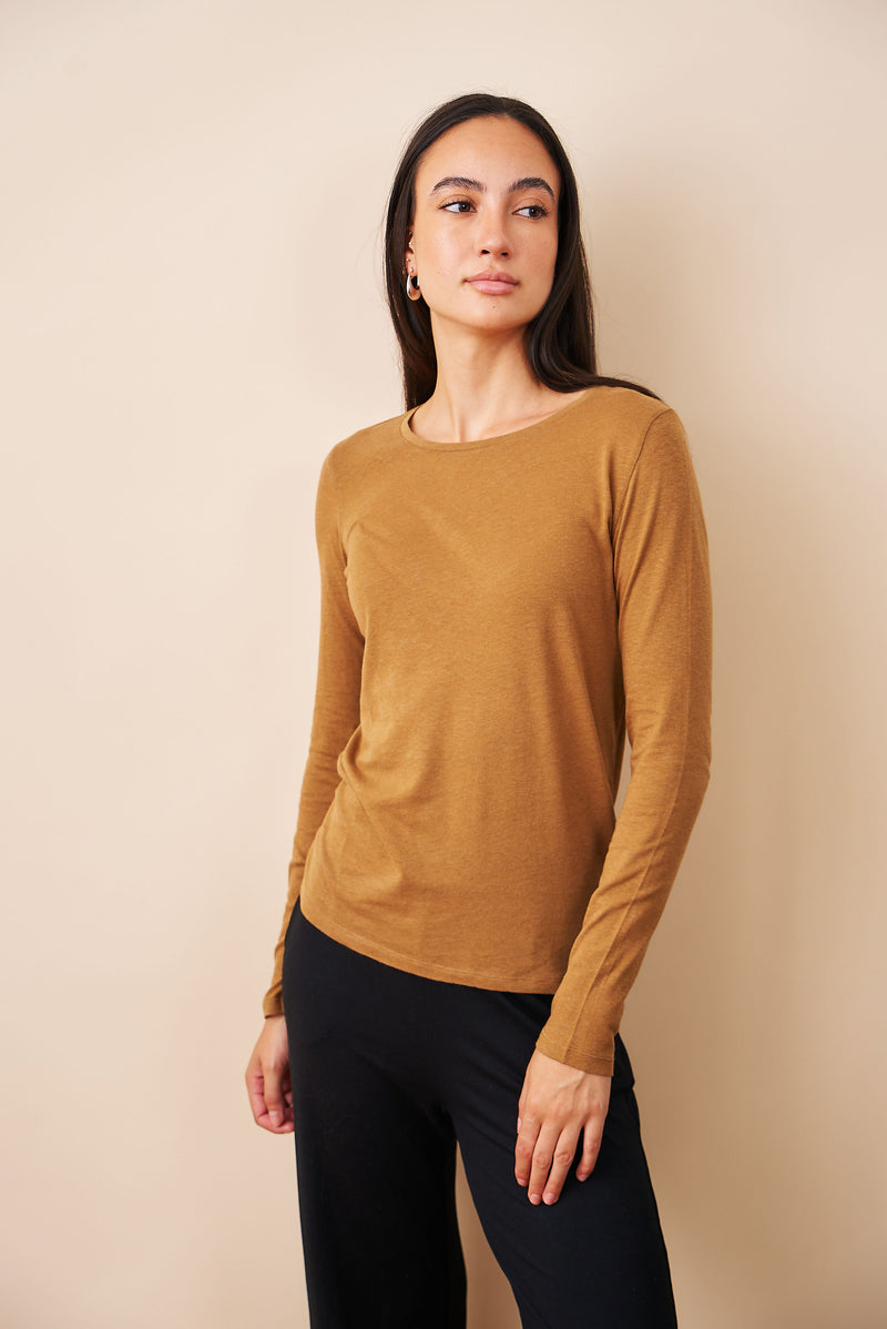 Majestic Cotton/Cashmere Long Sleeve Crewneck in Camel