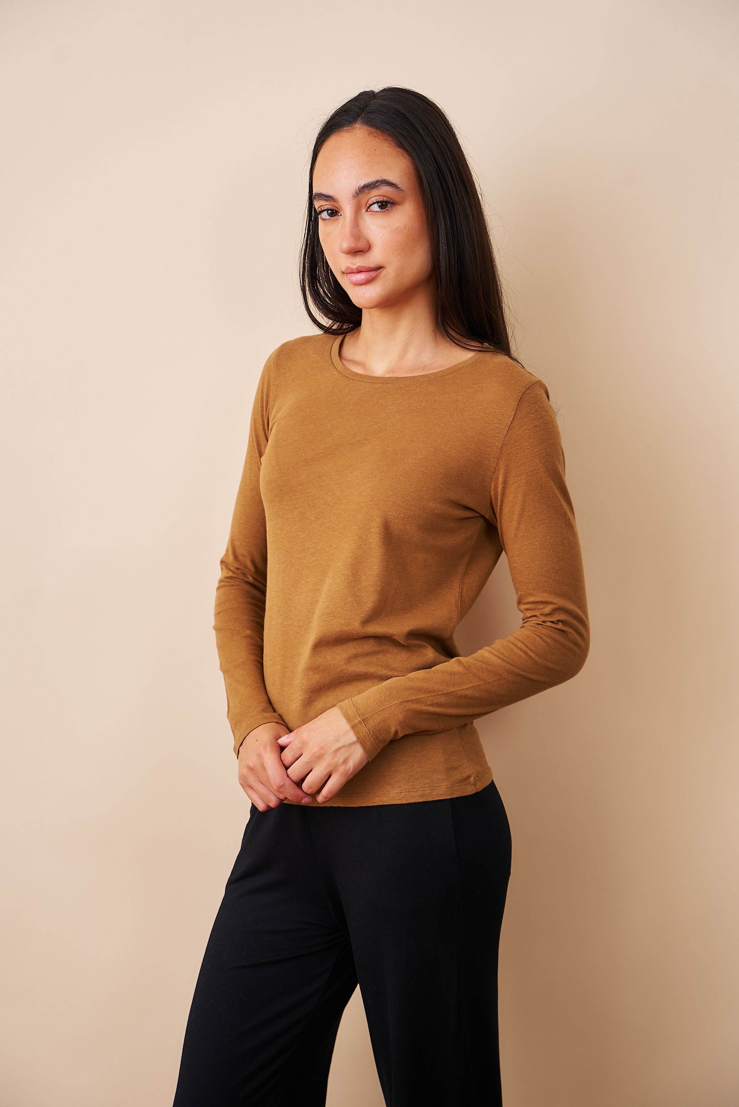 Majestic Cotton/Cashmere Long Sleeve Crewneck in Camel