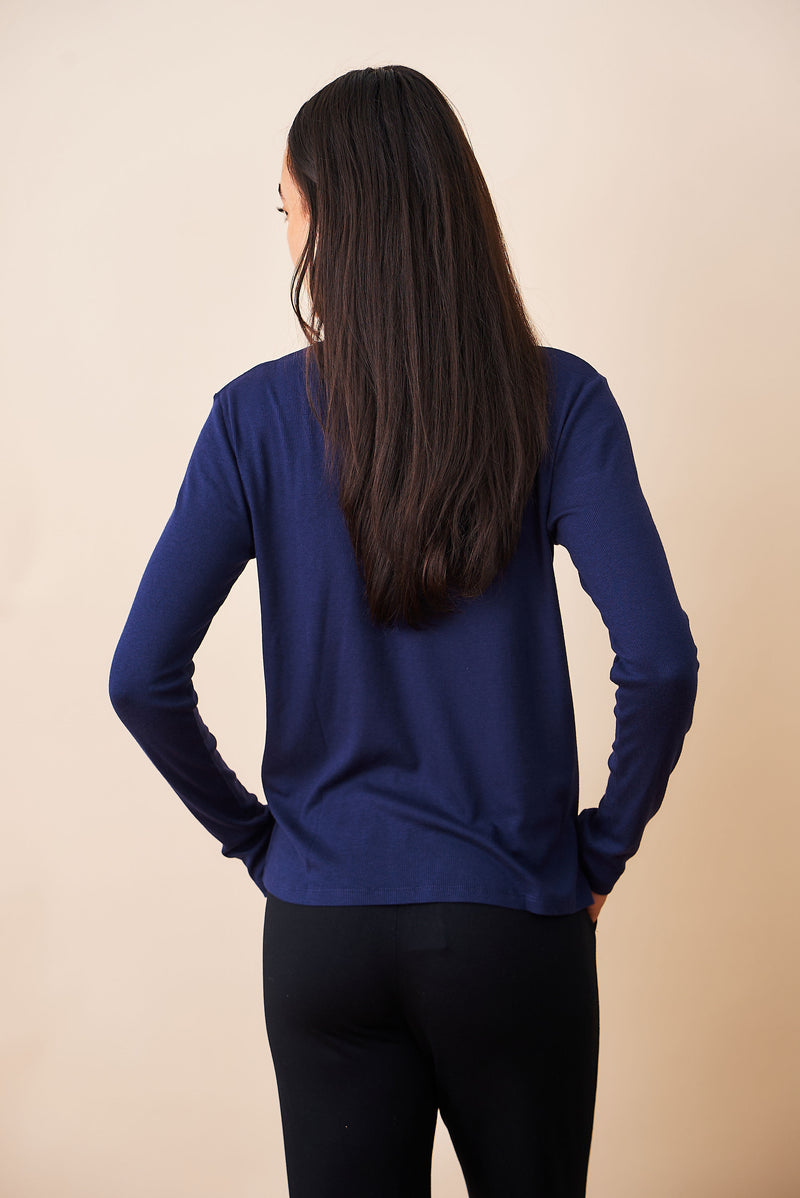 Majestic Silk Stretch Semi Relaxed Ribbed Crewneck in Encre