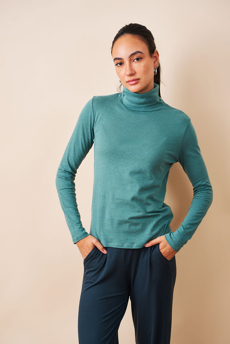 Majestic Cotton/Cashmere Long Sleeve Turtleneck in Agave