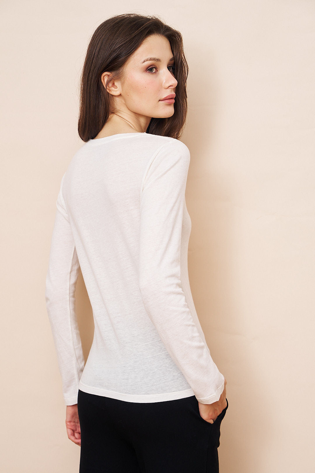 Majestic Long Sleeve Cotton/Cashmere Crewneck Tee in Nacre