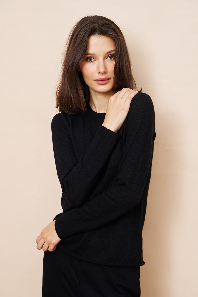 Majestic 100% Cashmere Machine Washable Long Sleeve Crewneck in Noir