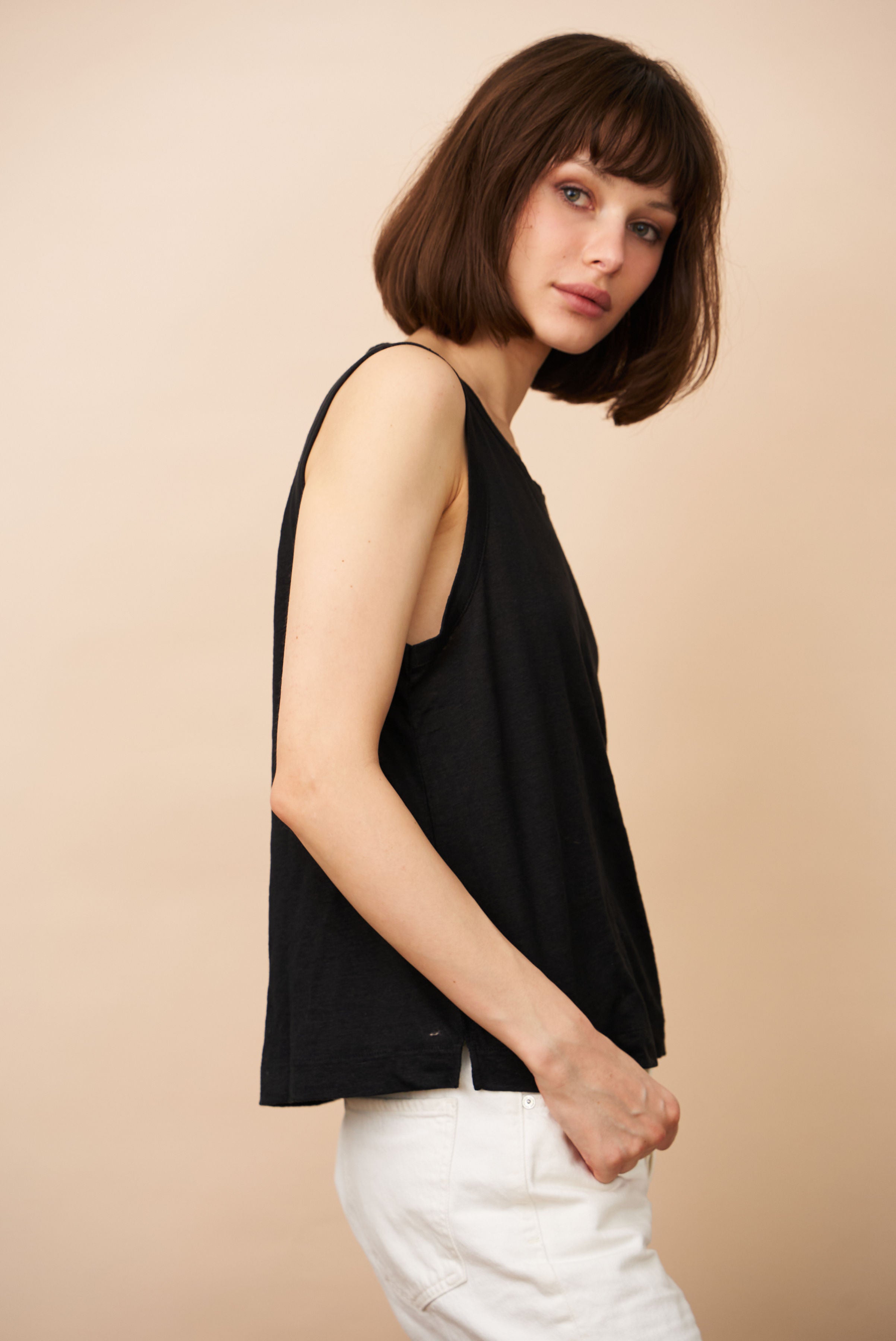Stretch Linen Crewneck Tank in Noir