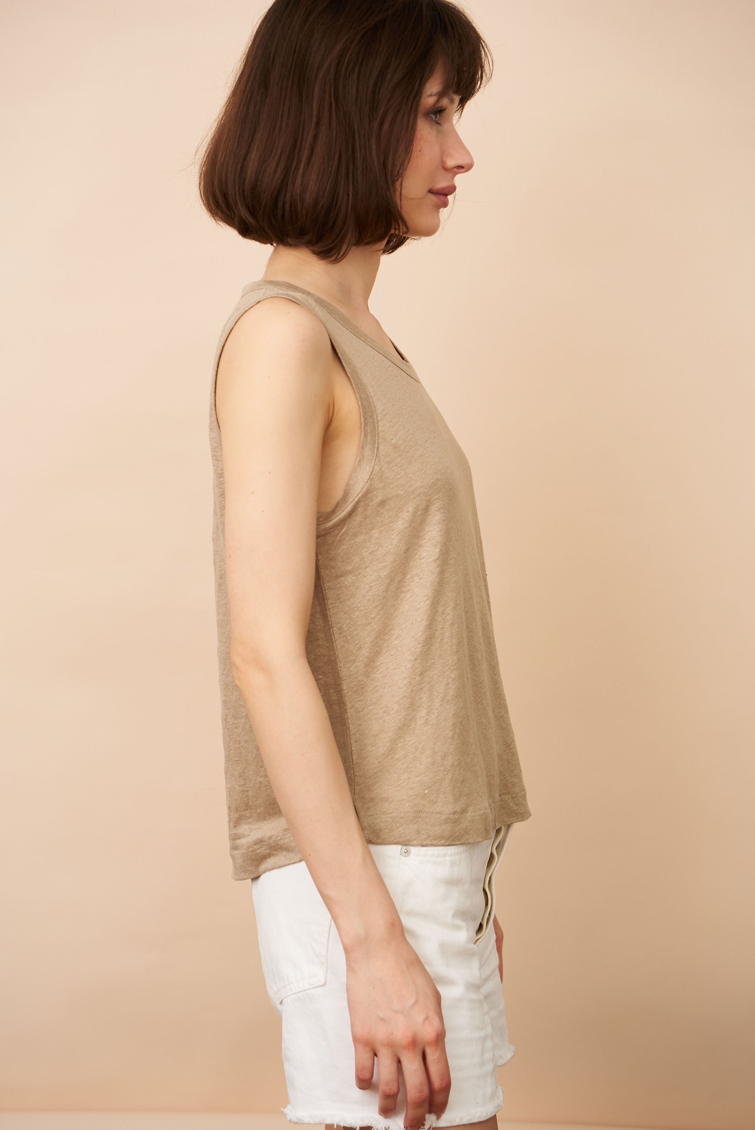 Stretch Linen Crewneck Tank in Sable