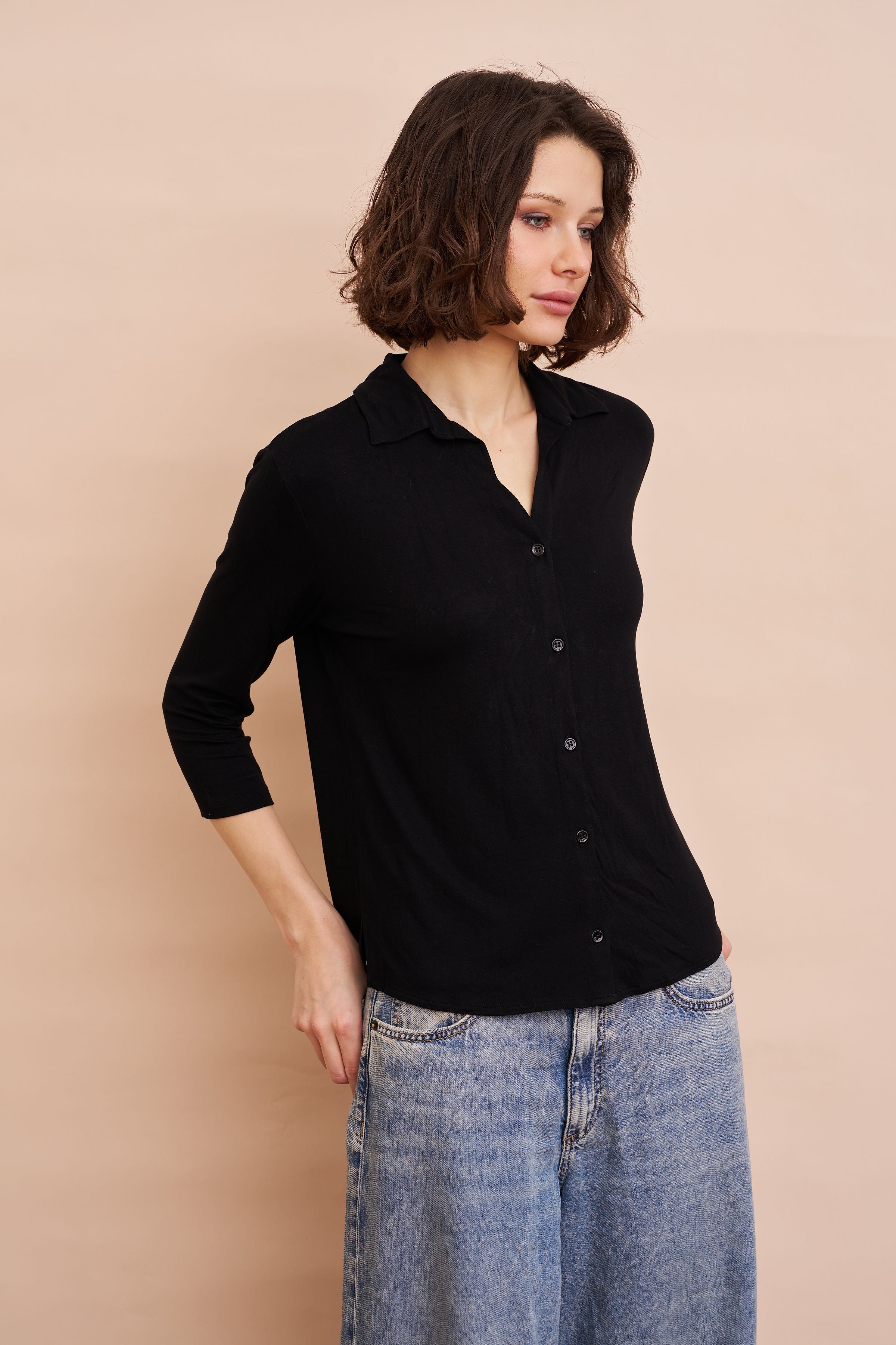 Soft Touch 3/4 Sleeve Semi Relaxed Shirt in Noir