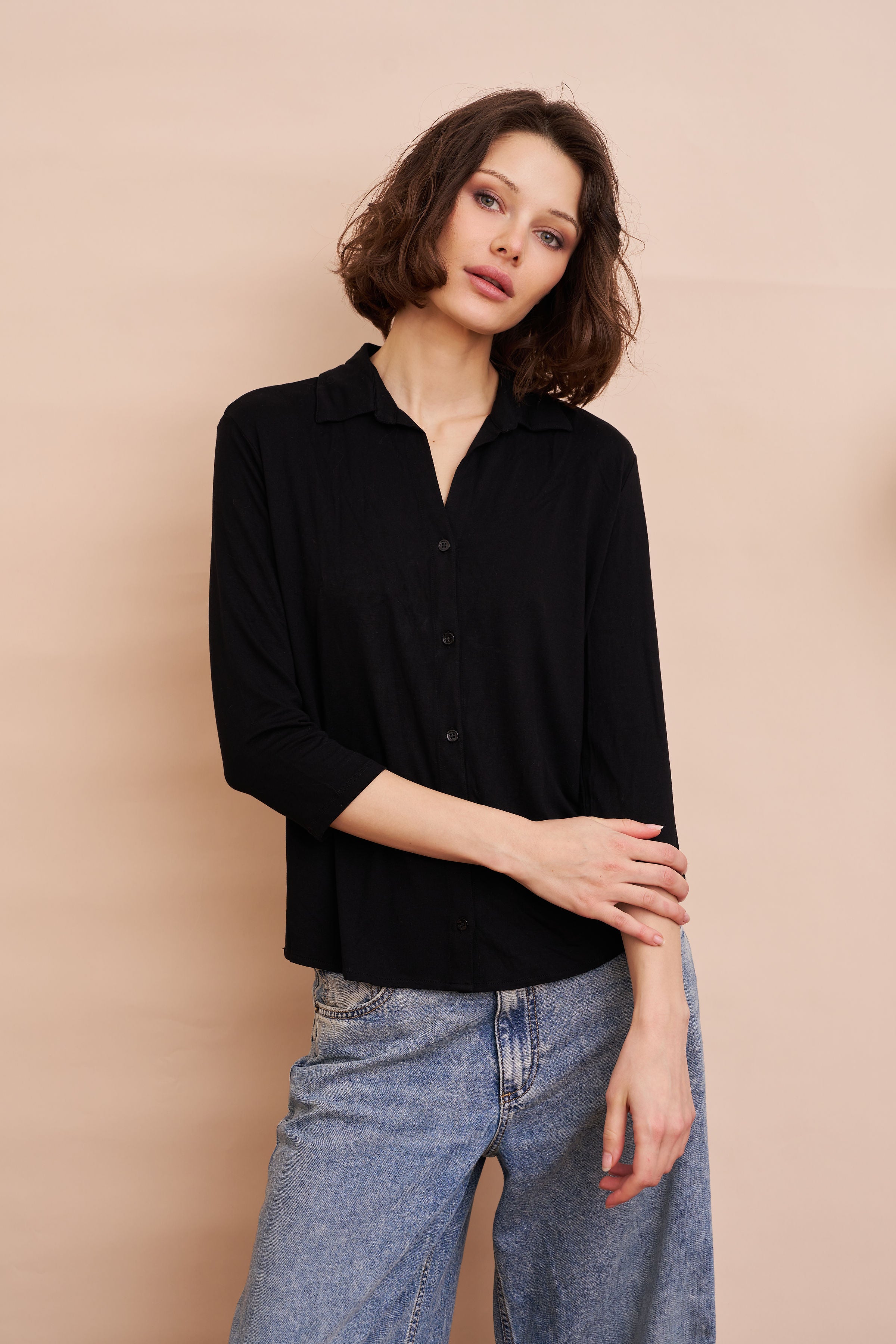 Soft Touch 3/4 Sleeve Semi Relaxed Shirt in Noir