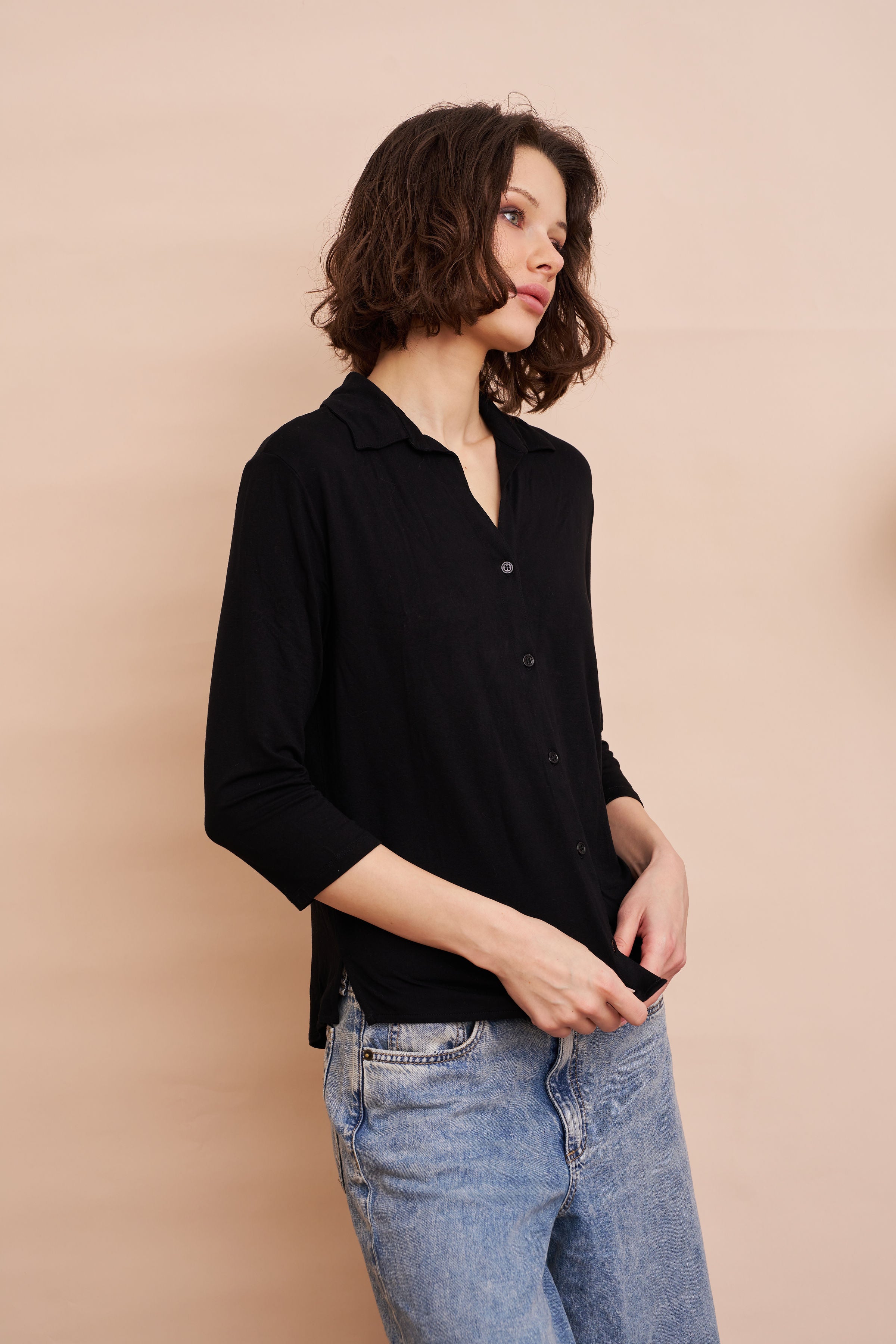 Soft Touch 3/4 Sleeve Semi Relaxed Shirt in Noir