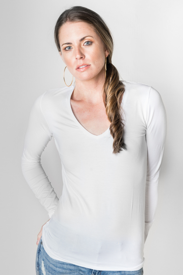 Majestic Long Sleeve Viscose V-Neck Tee in Blanc